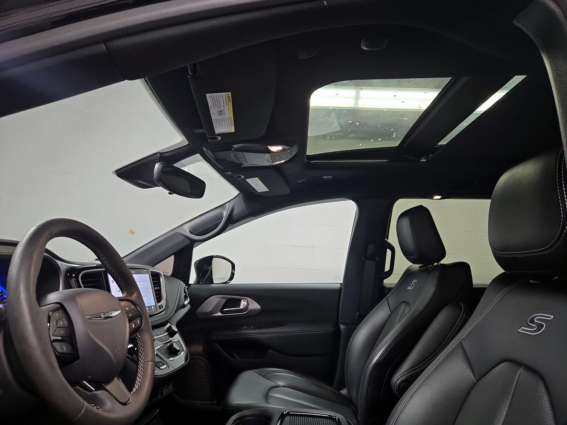 Thumbnail: 2024 Chrysler Pacifica - 19