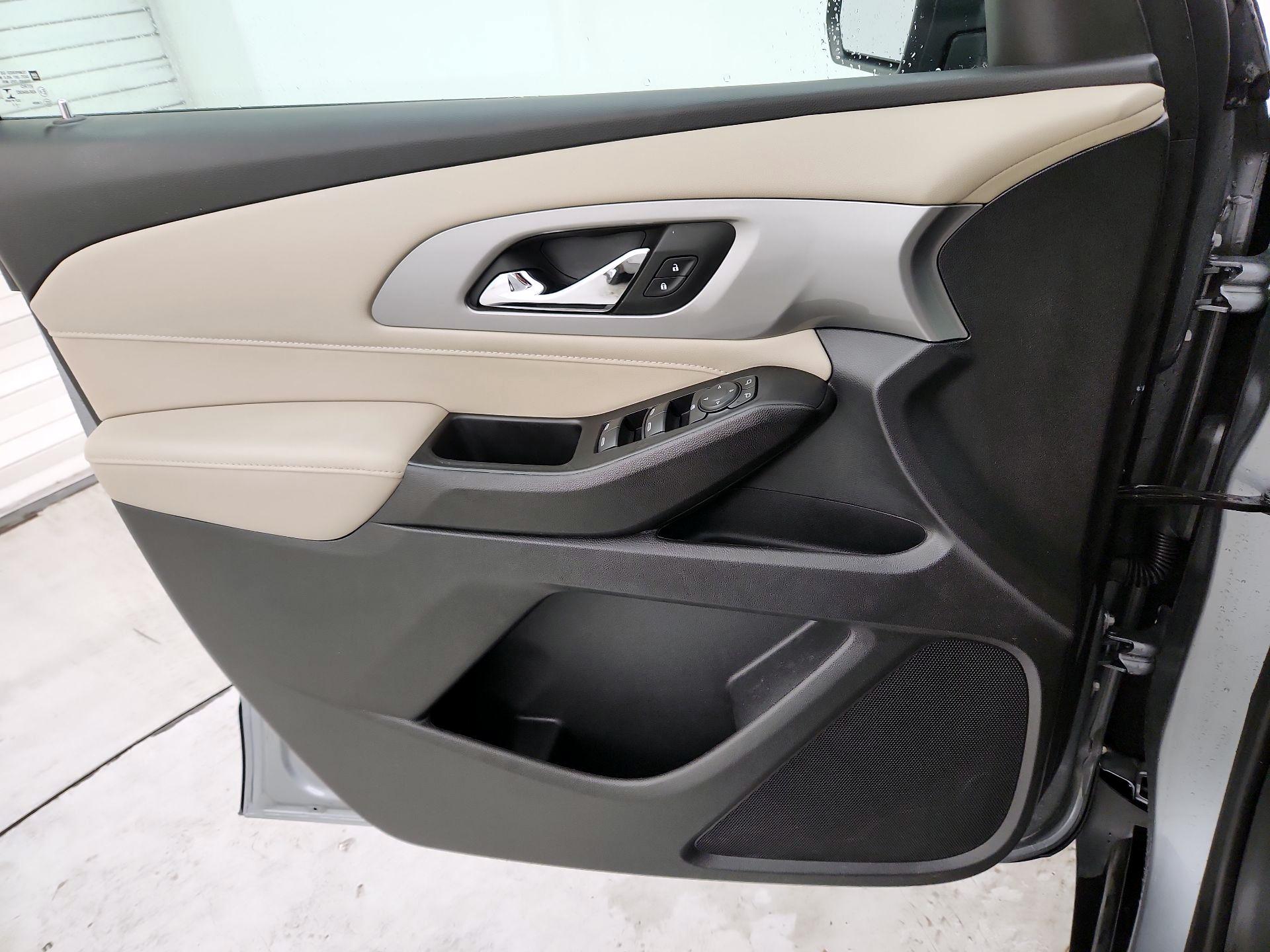 Thumbnail: 2023 Chevrolet Traverse - 12