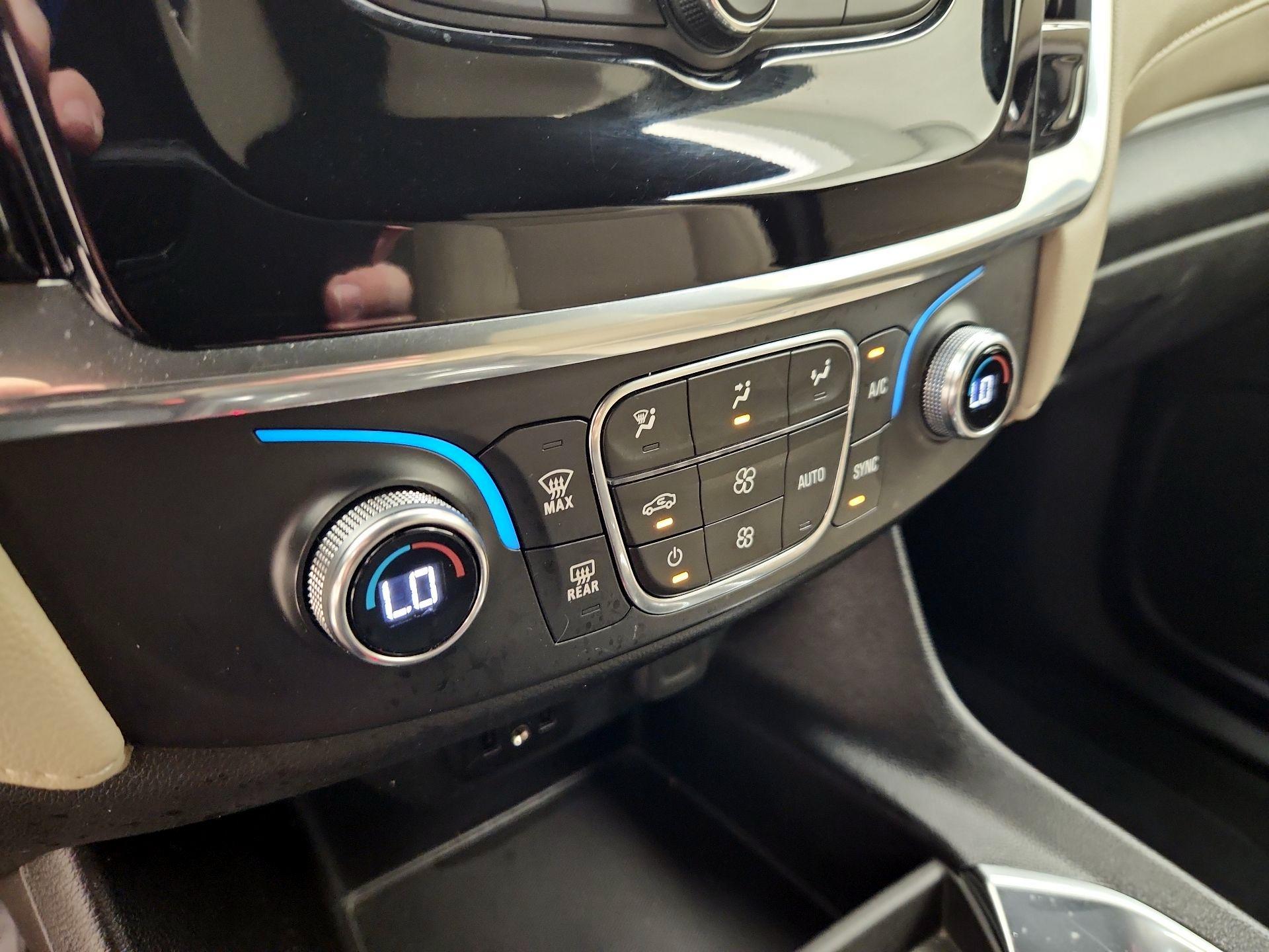 Thumbnail: 2023 Chevrolet Traverse - 16