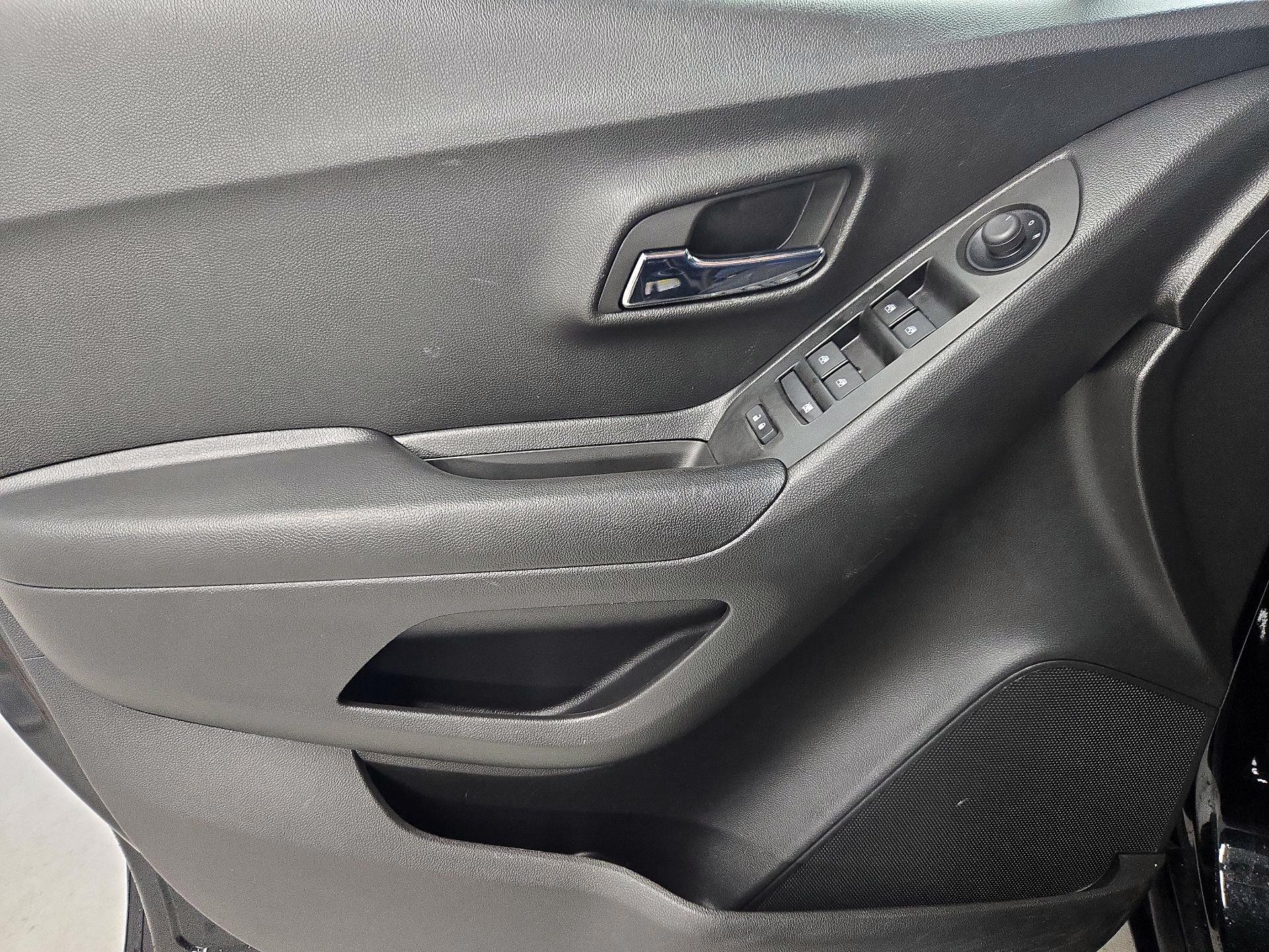 Thumbnail: 2022 Chevrolet Trax - 12