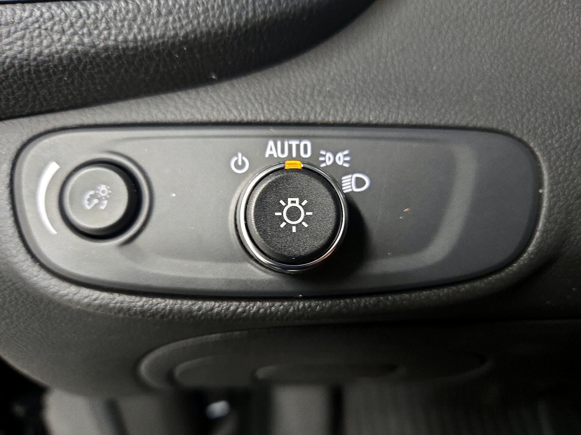 Thumbnail: 2022 Chevrolet Trax - 13