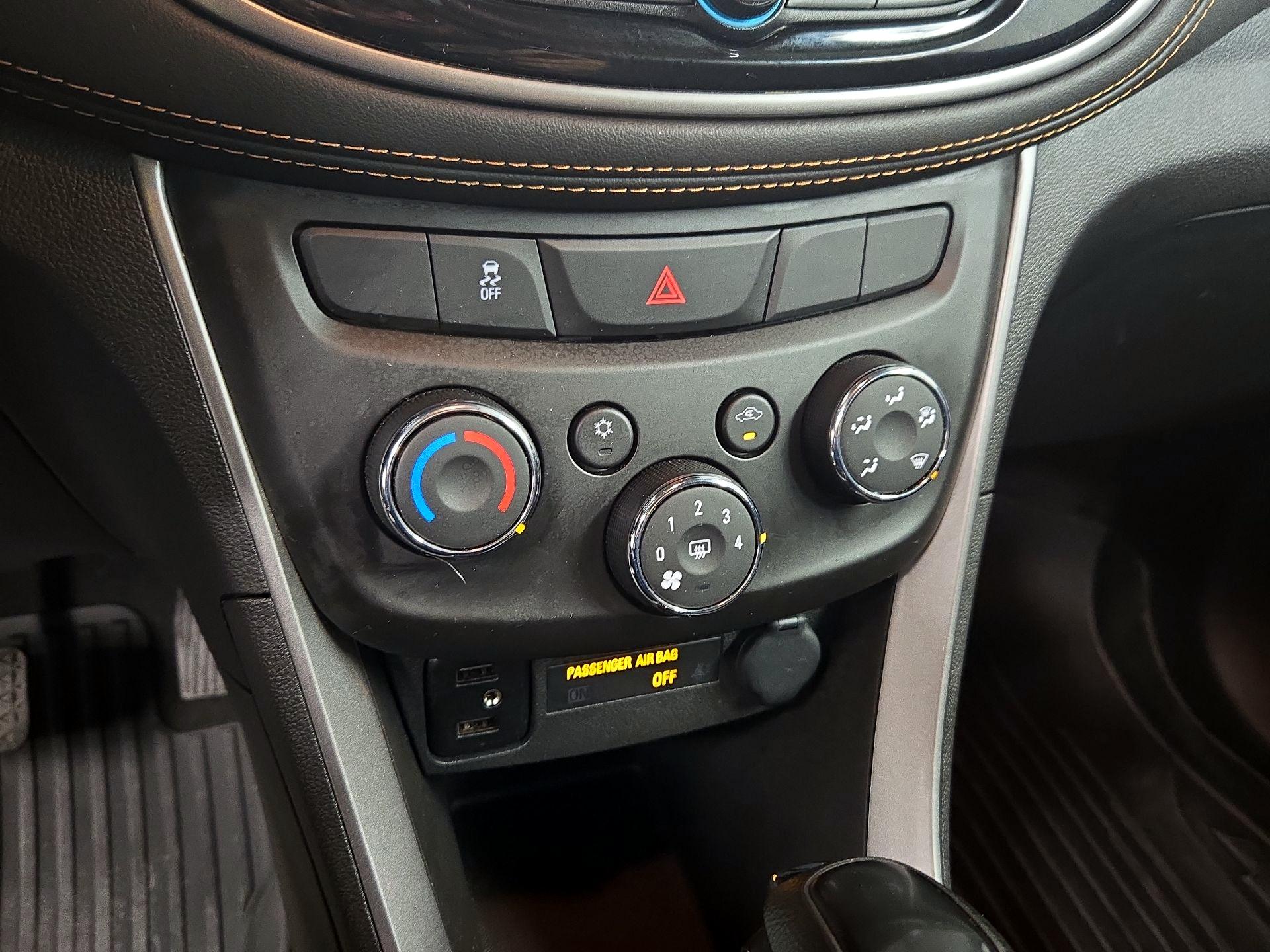 Thumbnail: 2022 Chevrolet Trax - 16