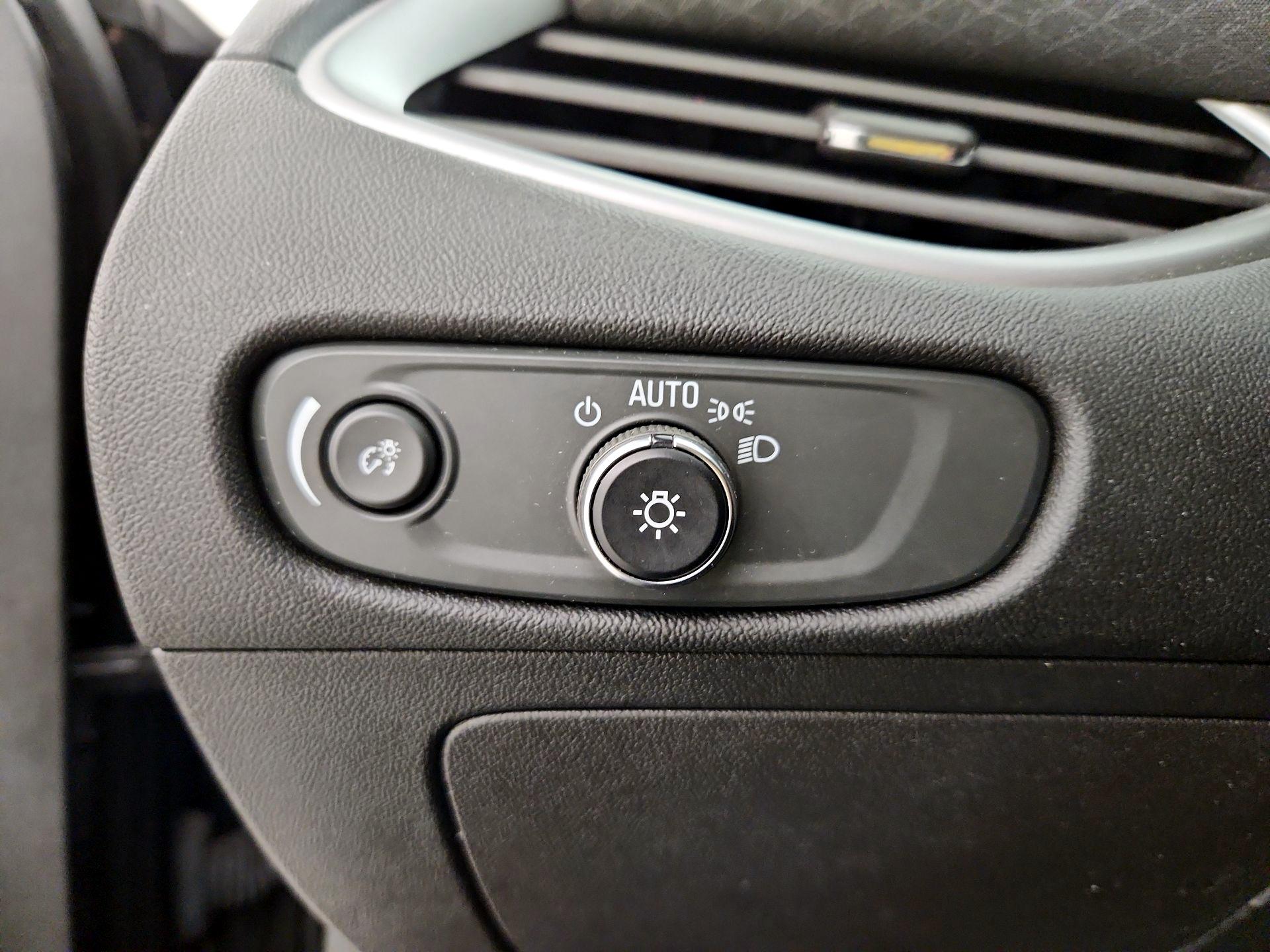 Thumbnail: 2022 Chevrolet Malibu - 13