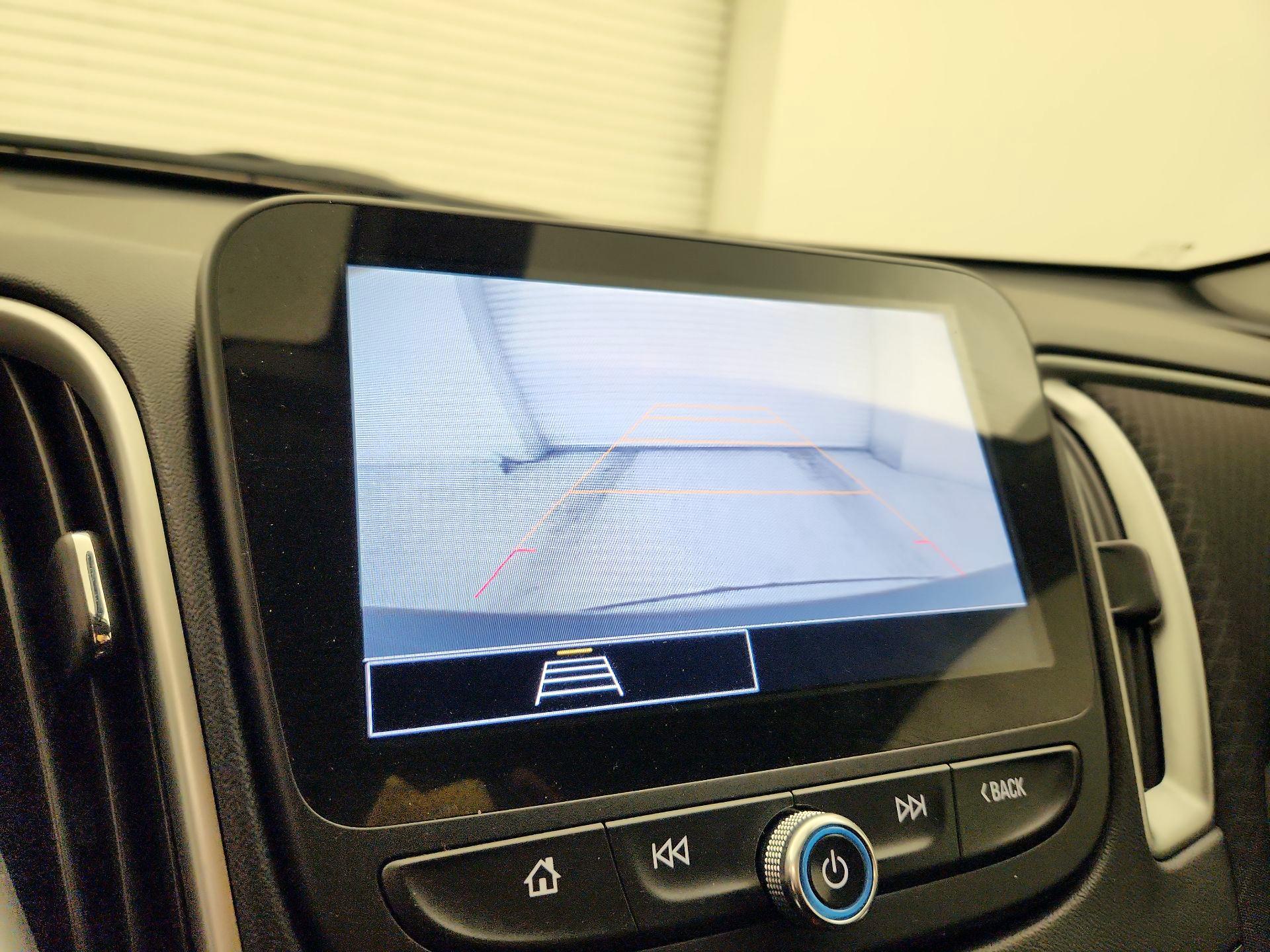 Thumbnail: 2022 Chevrolet Malibu - 14