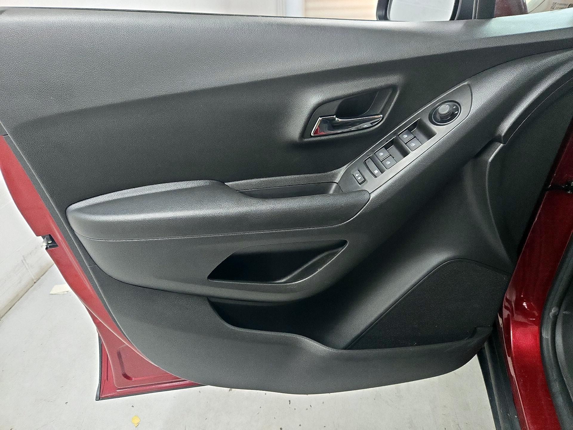 Thumbnail: 2022 Chevrolet Trax - 12