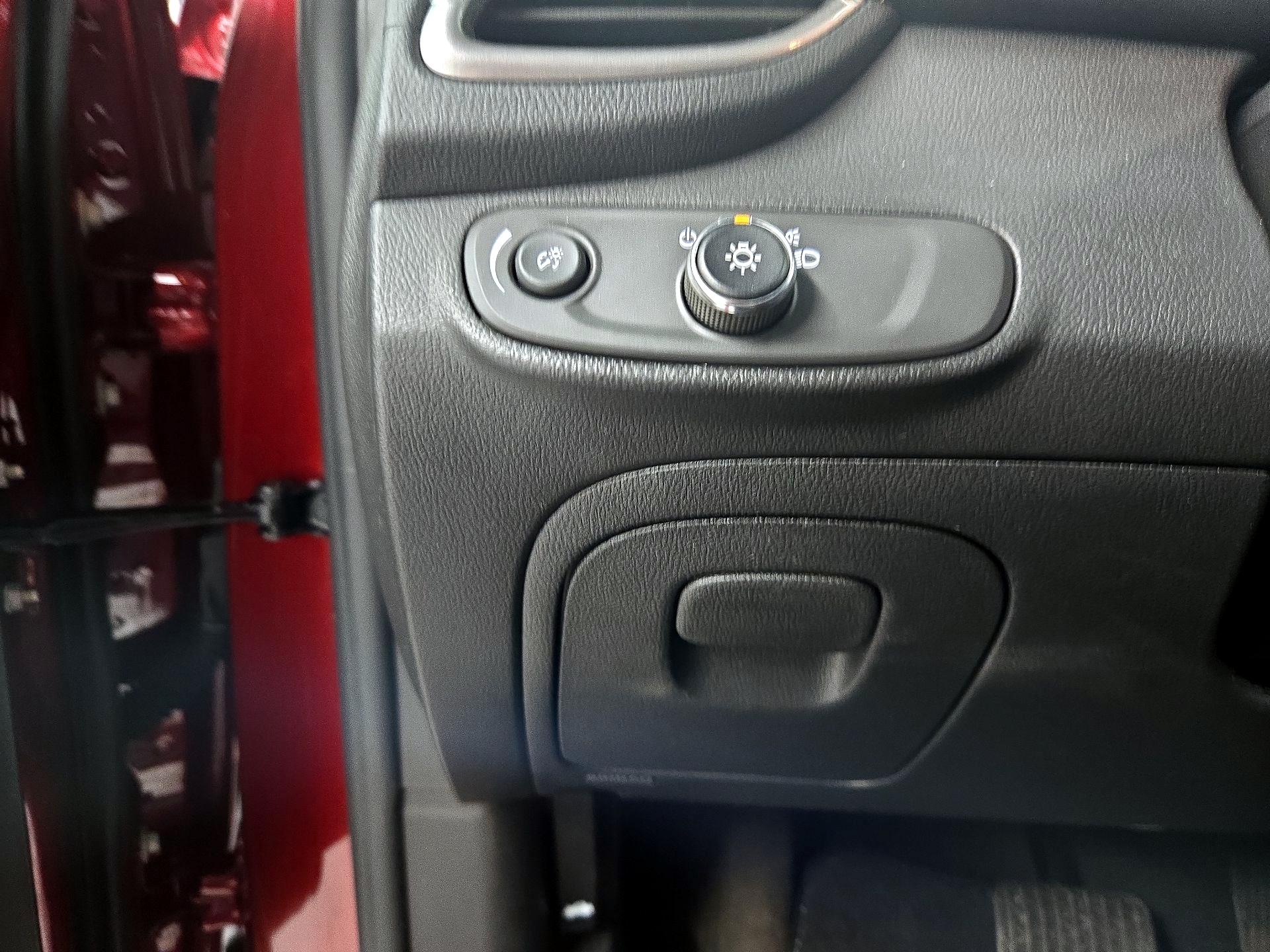 Thumbnail: 2022 Chevrolet Trax - 13