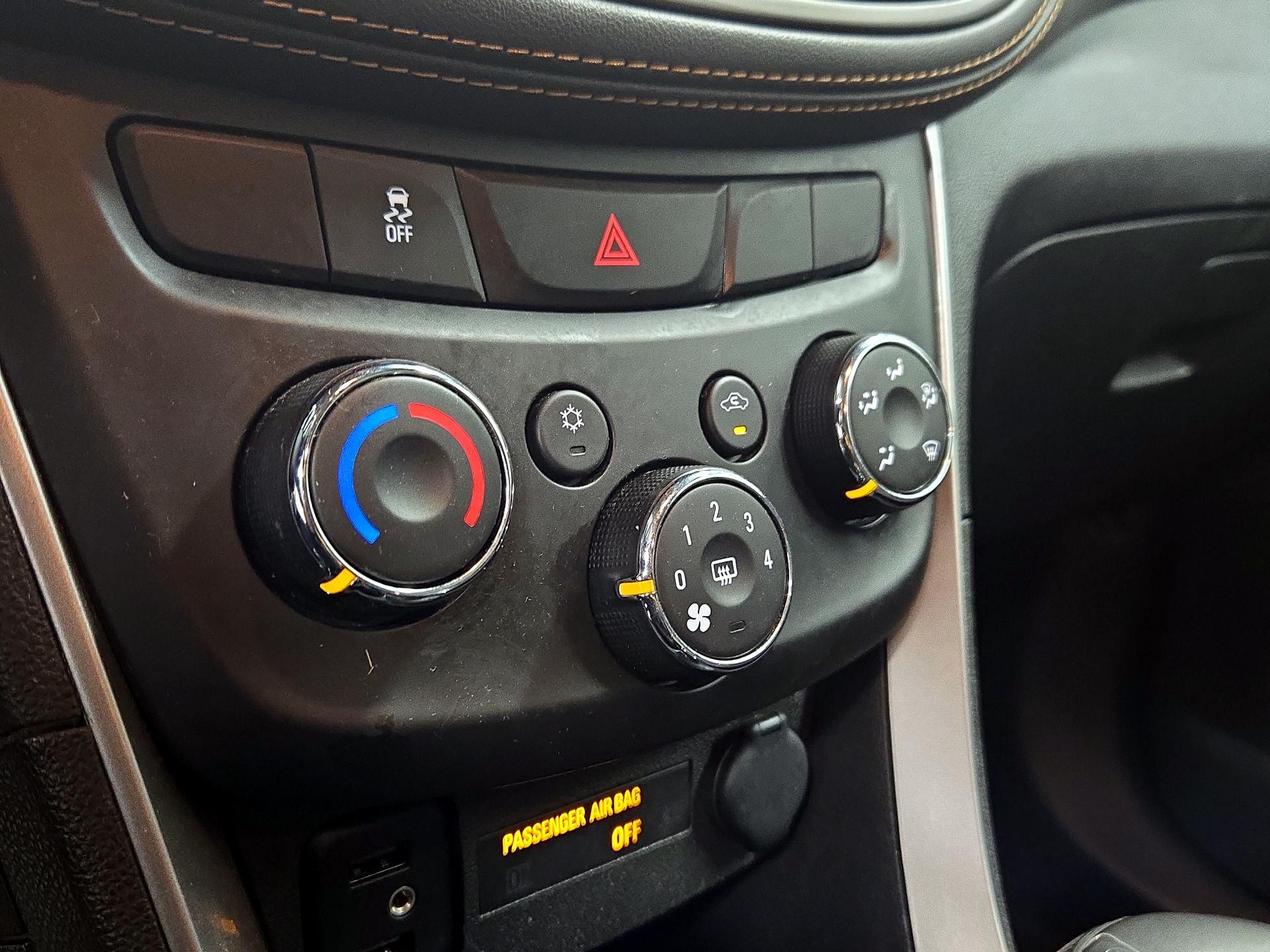 Thumbnail: 2022 Chevrolet Trax - 16