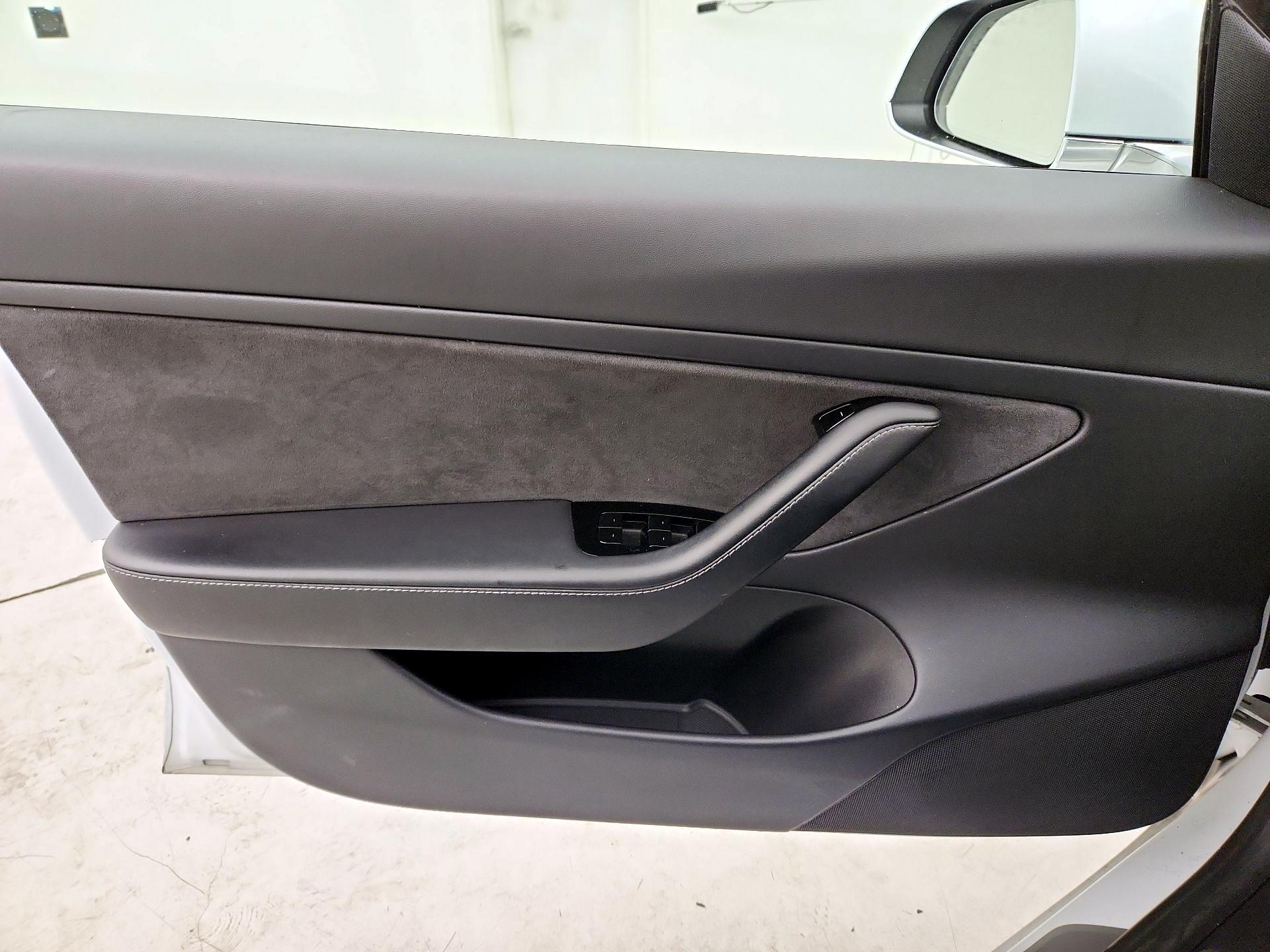 Thumbnail: 2020 Tesla Model 3 - 12