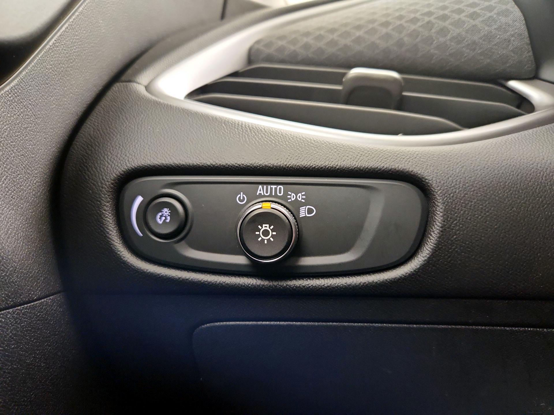 Thumbnail: 2020 Chevrolet Malibu - 13