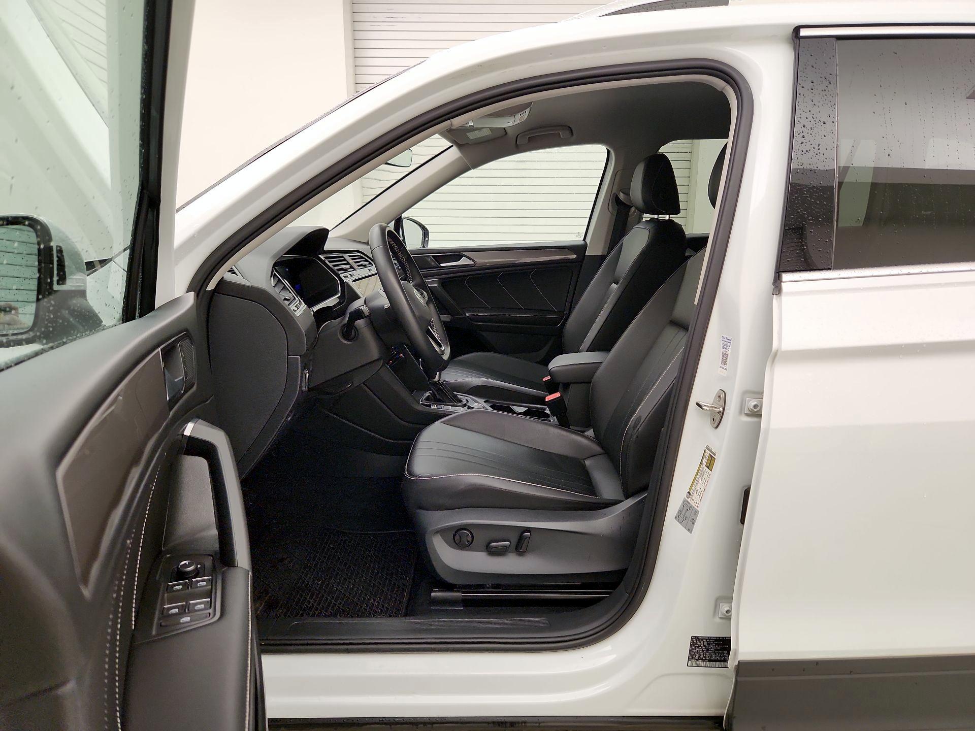 Thumbnail: 2022 Volkswagen Tiguan - 11