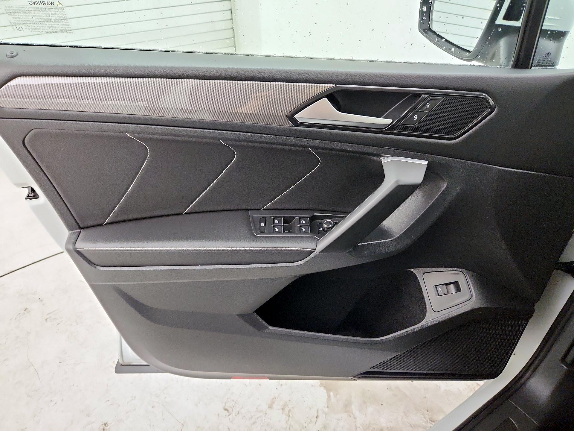 Thumbnail: 2022 Volkswagen Tiguan - 12