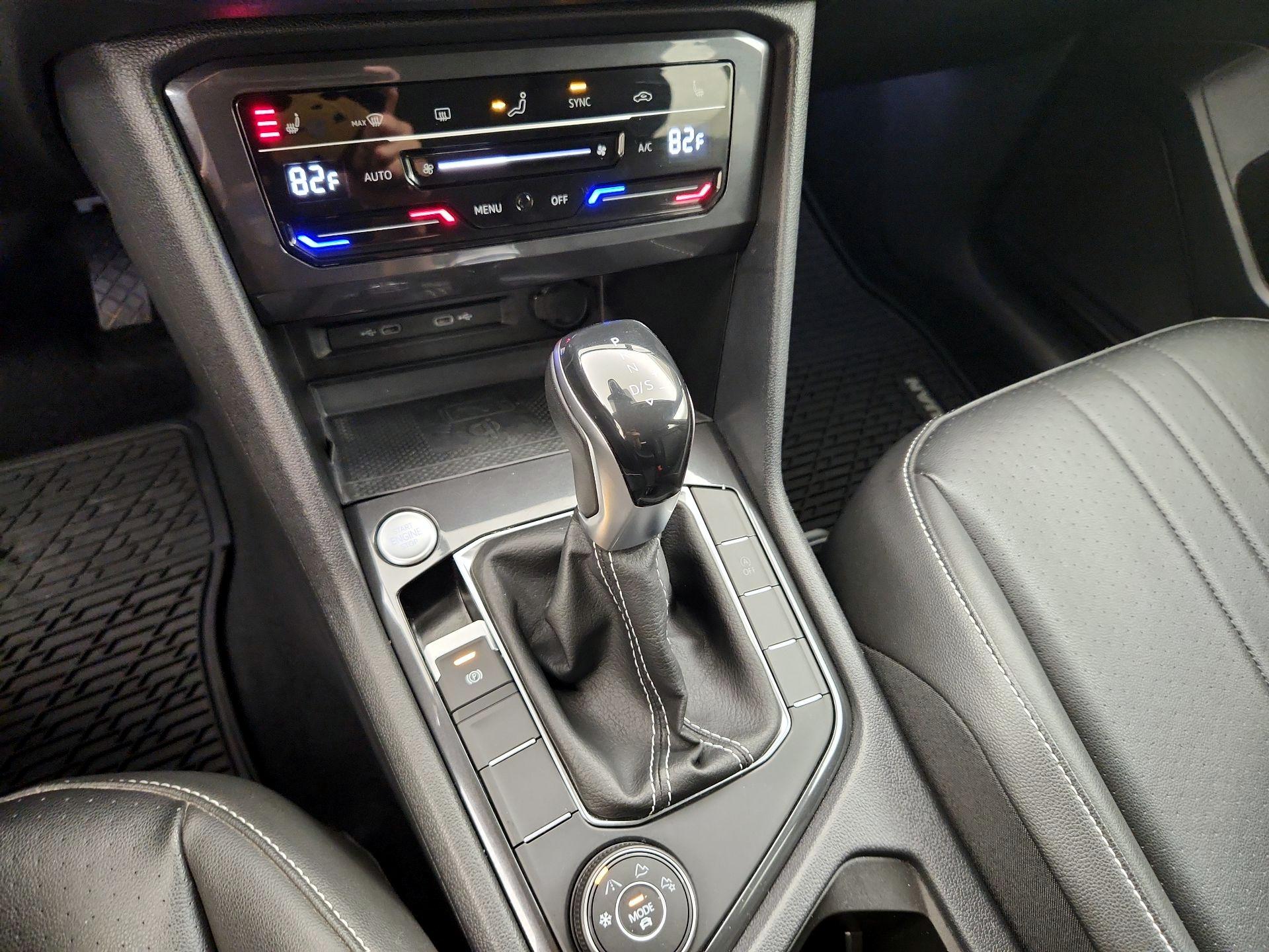 Thumbnail: 2022 Volkswagen Tiguan - 17