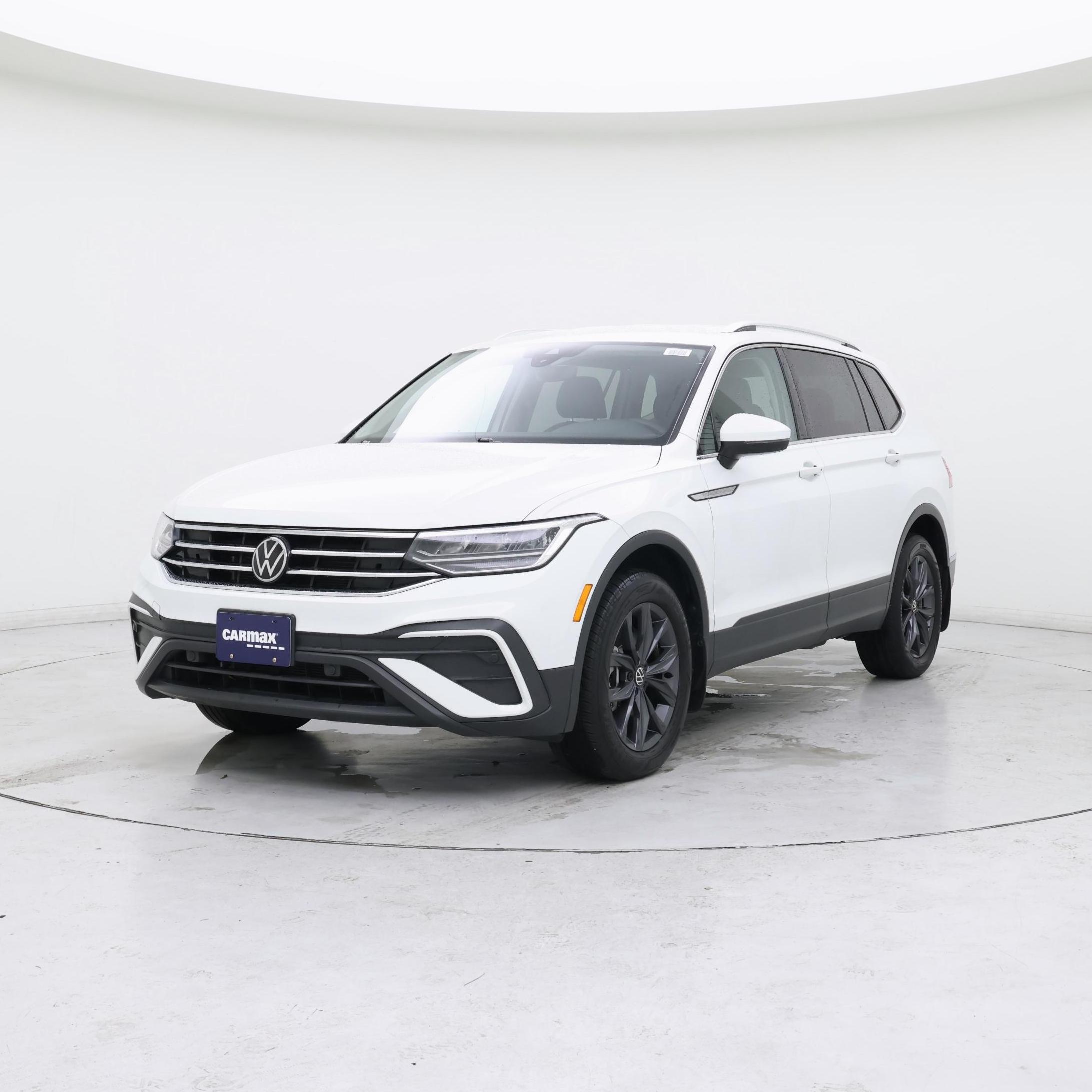 Thumbnail: 2022 Volkswagen Tiguan - 4