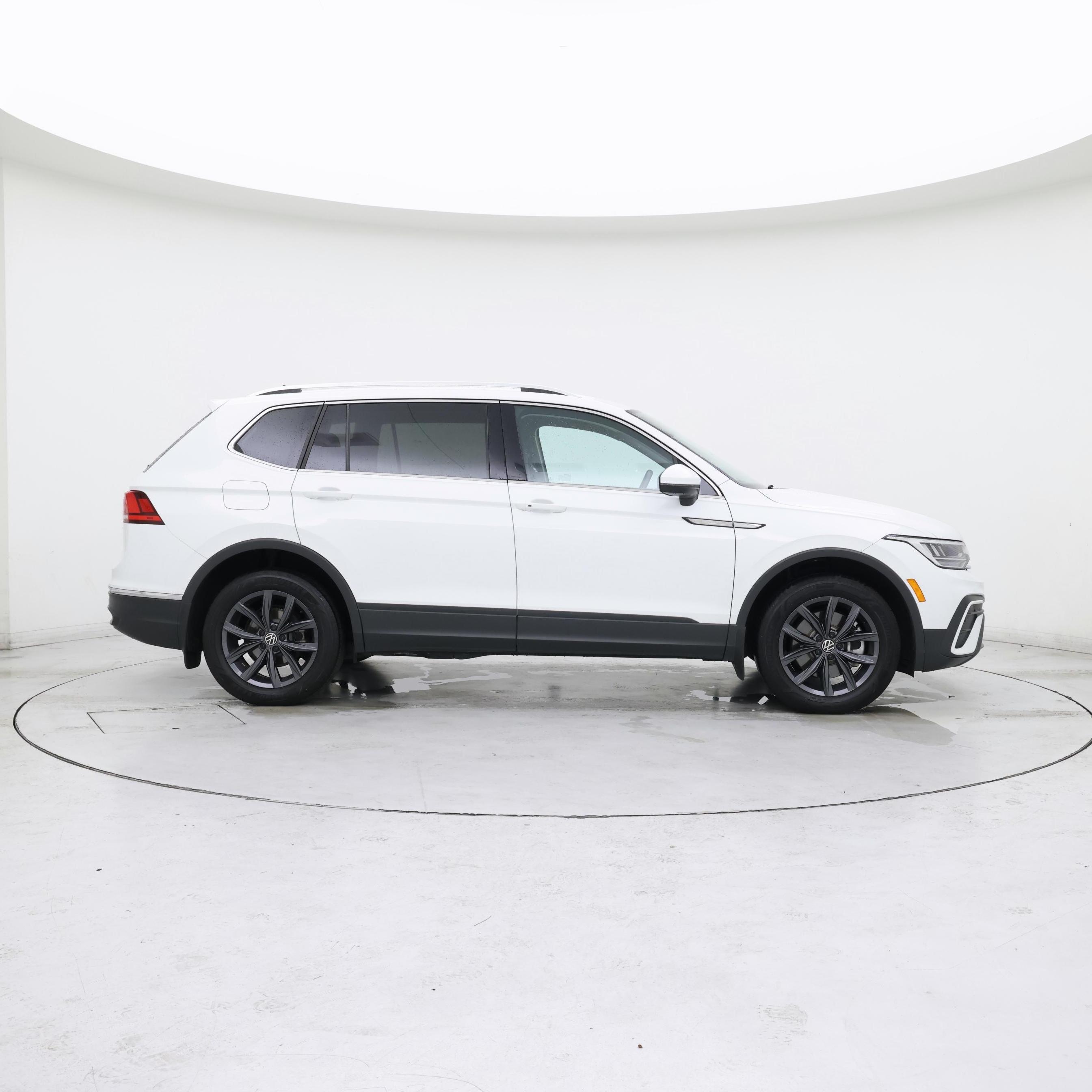 Thumbnail: 2022 Volkswagen Tiguan - 7