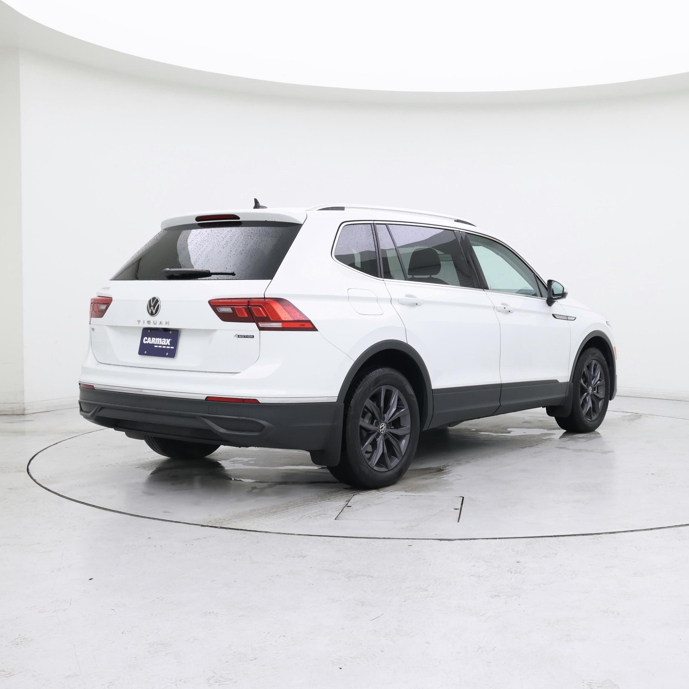 Thumbnail: 2022 Volkswagen Tiguan - 8