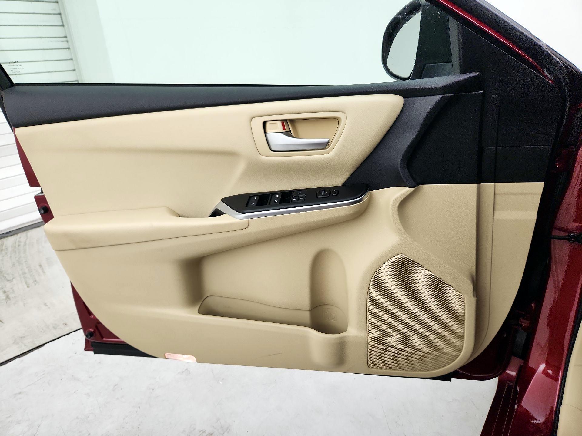 Thumbnail: 2017 Toyota Camry - 12