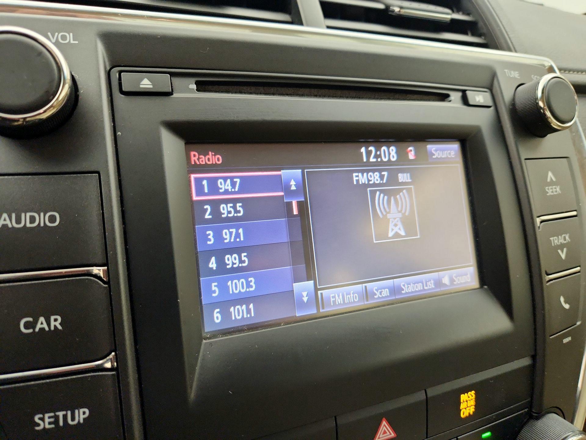 Thumbnail: 2017 Toyota Camry - 15