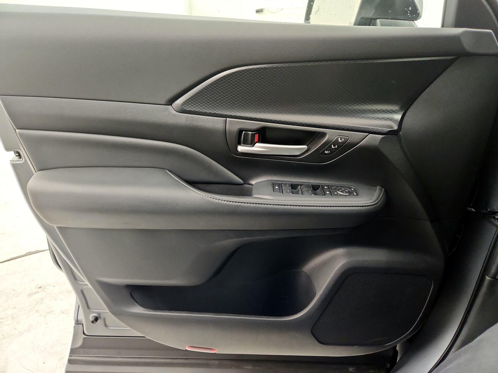 Thumbnail: 2025 Toyota Highlander - 12