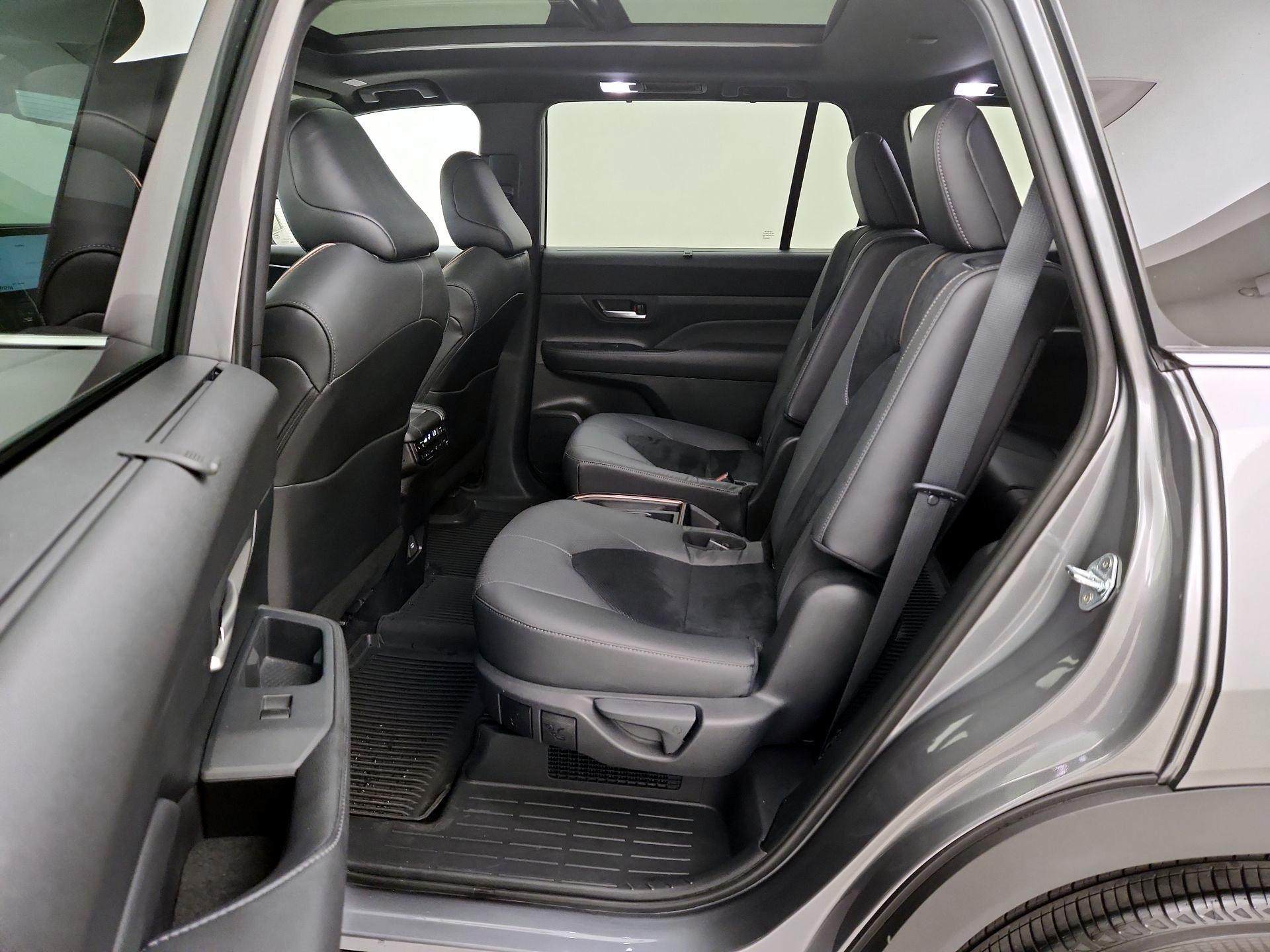 Thumbnail: 2025 Toyota Highlander - 20