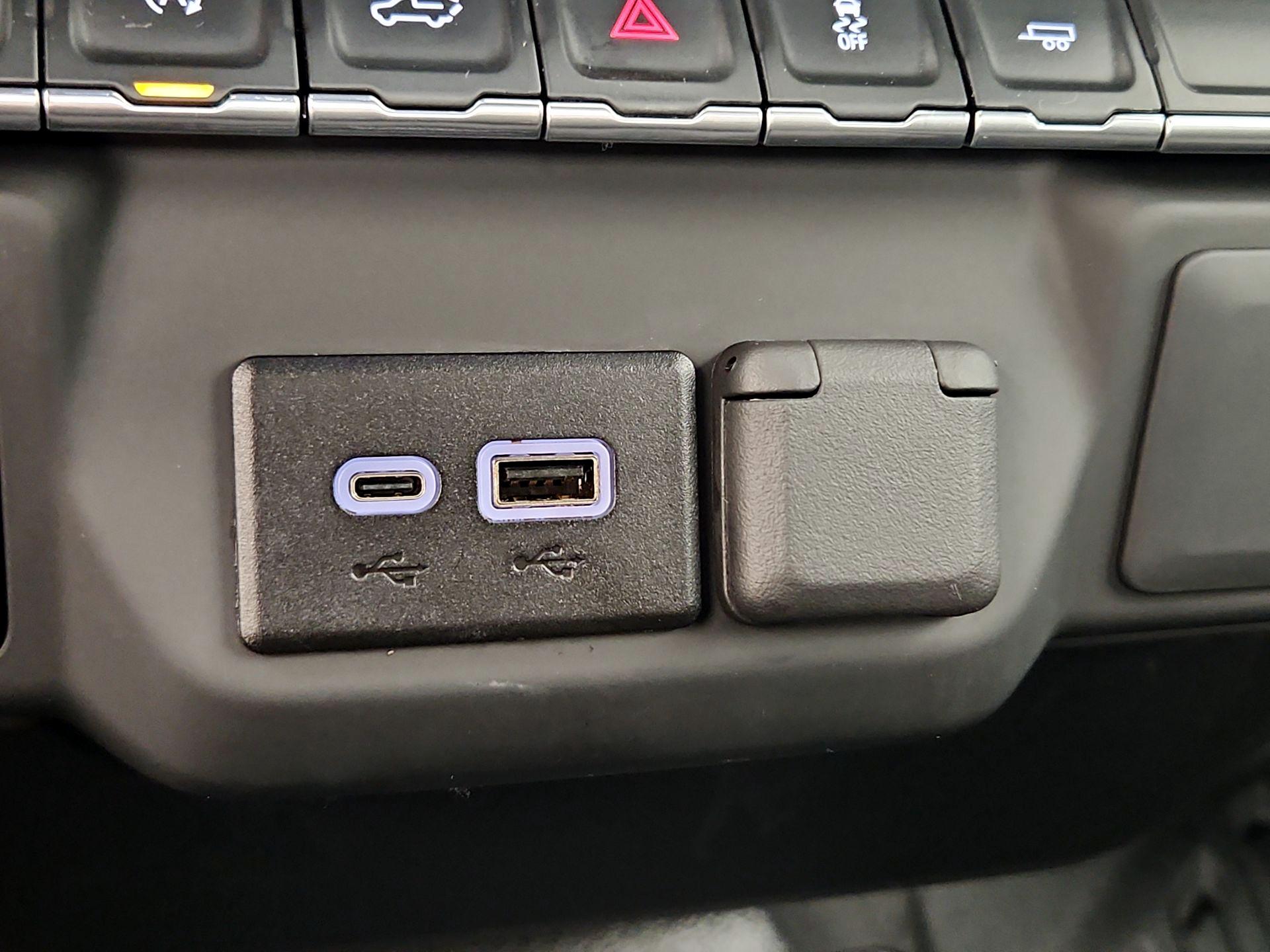 Thumbnail: 2024 Chevrolet Silverado 1500 - 18