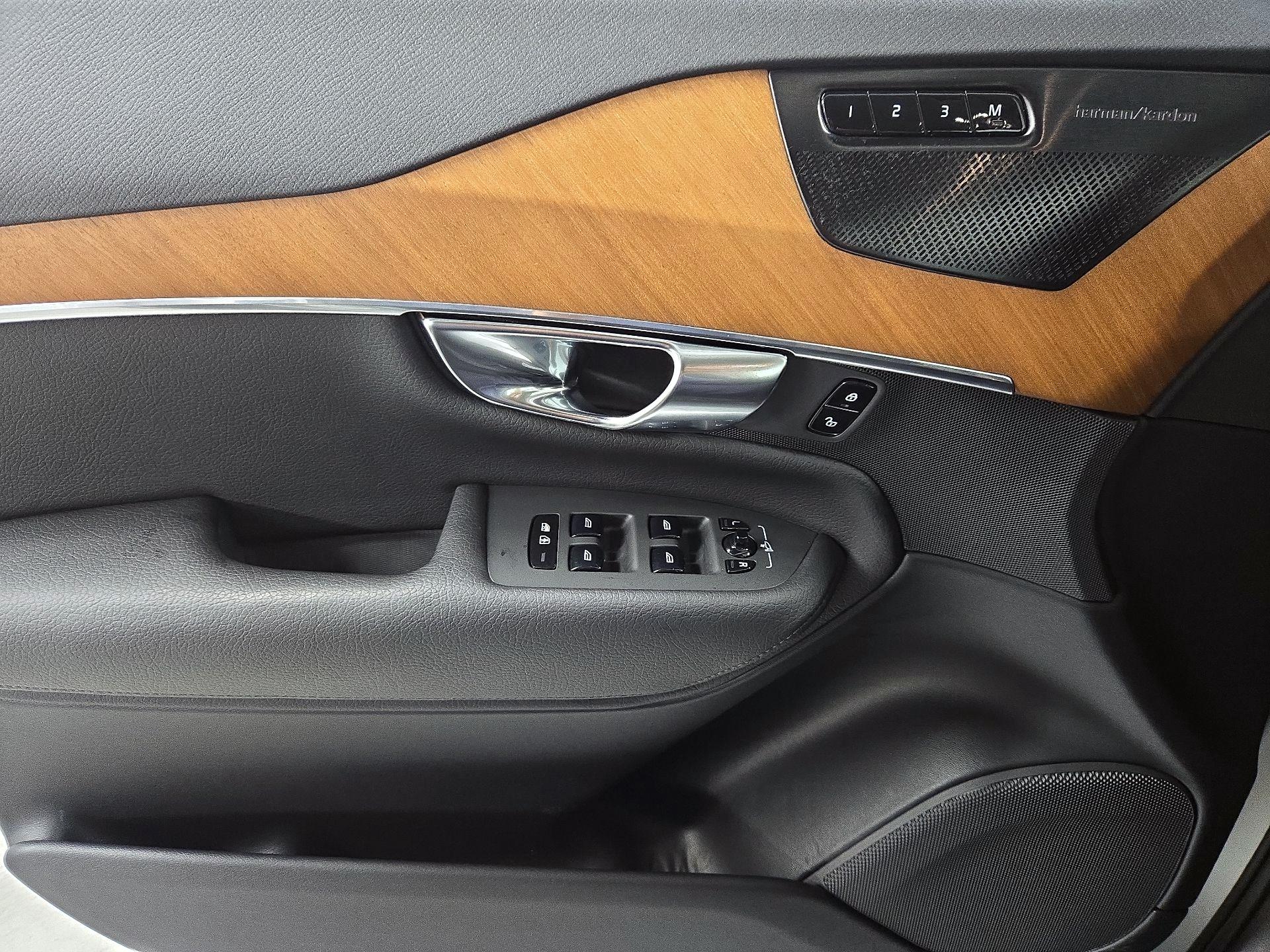 Thumbnail: 2022 Volvo XC90 - 12