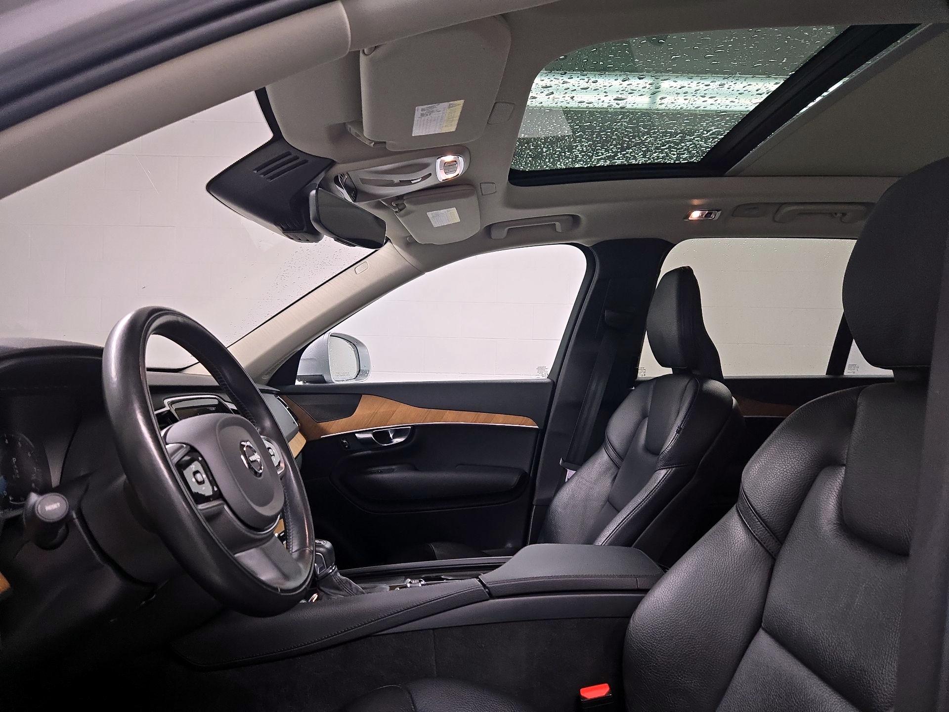 Thumbnail: 2022 Volvo XC90 - 20