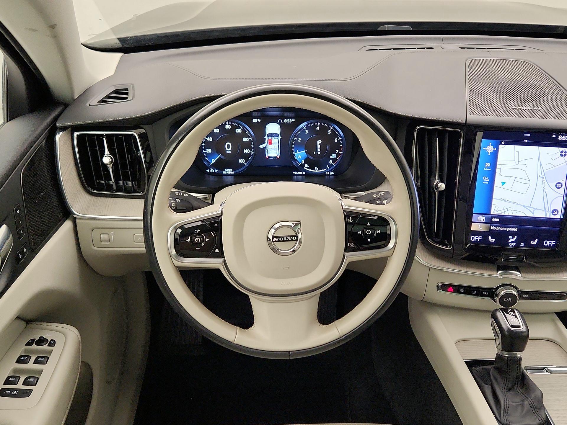 Thumbnail: 2021 Volvo XC60 - 10