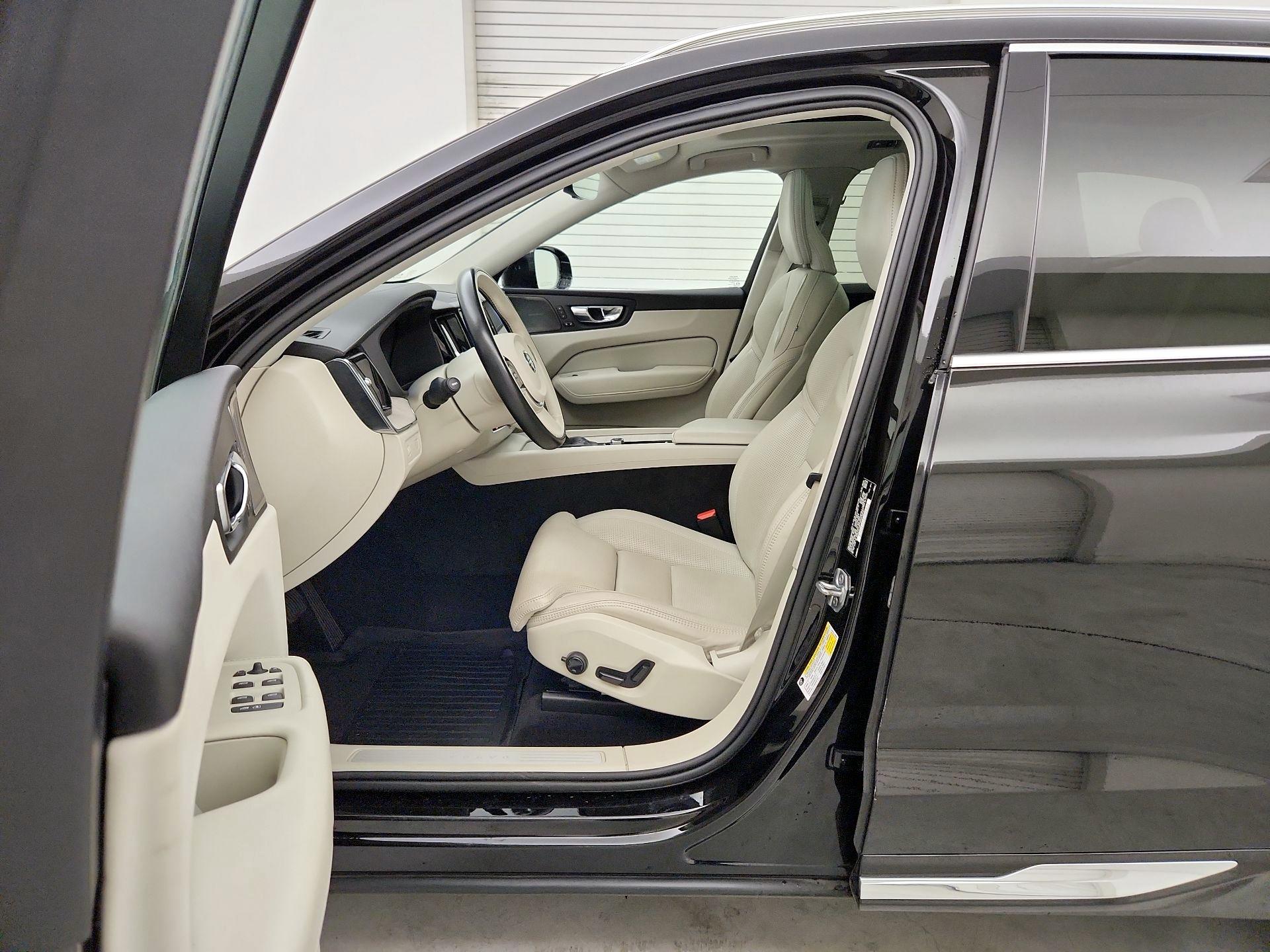 Thumbnail: 2021 Volvo XC60 - 11