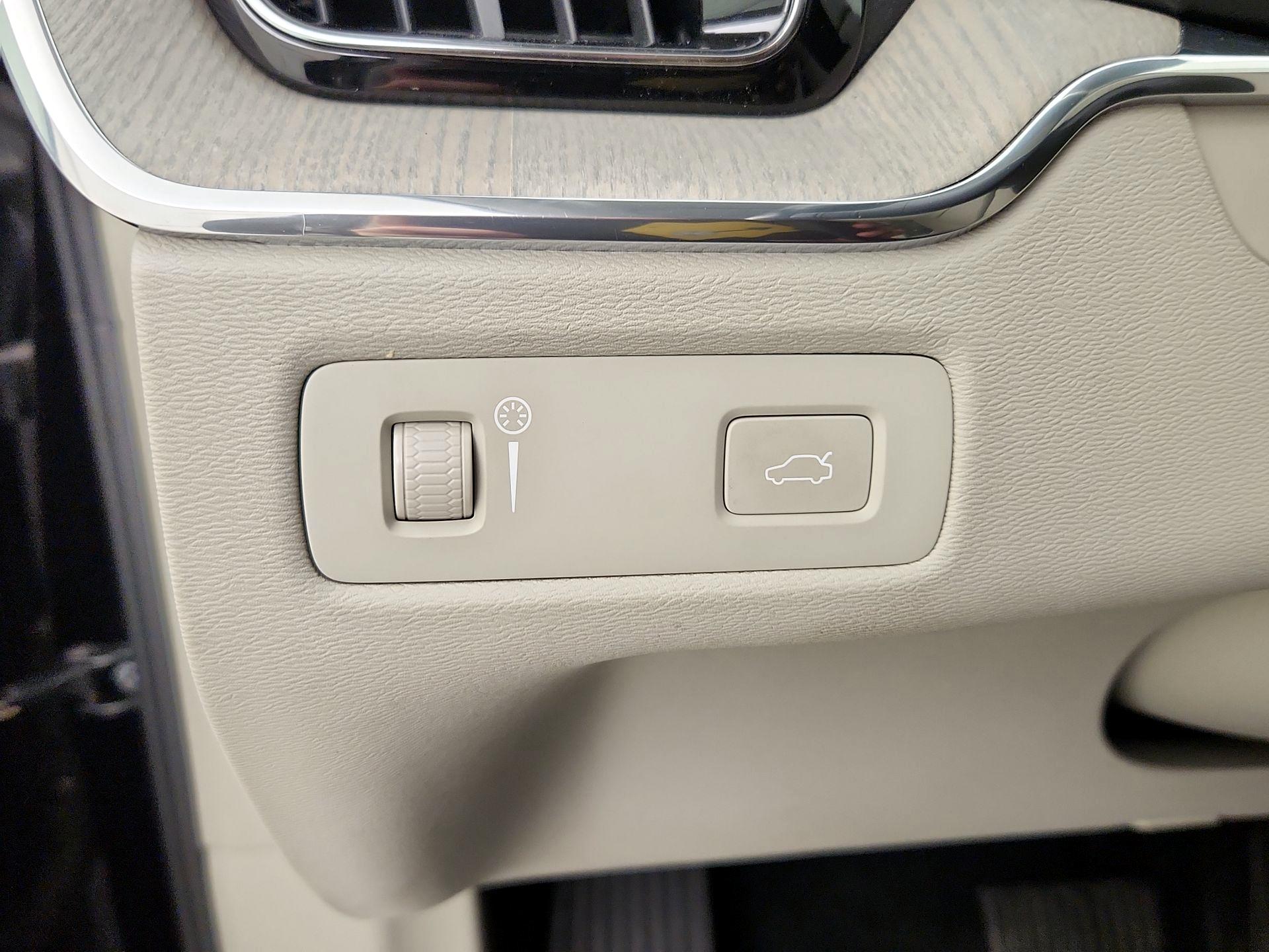 Thumbnail: 2021 Volvo XC60 - 13