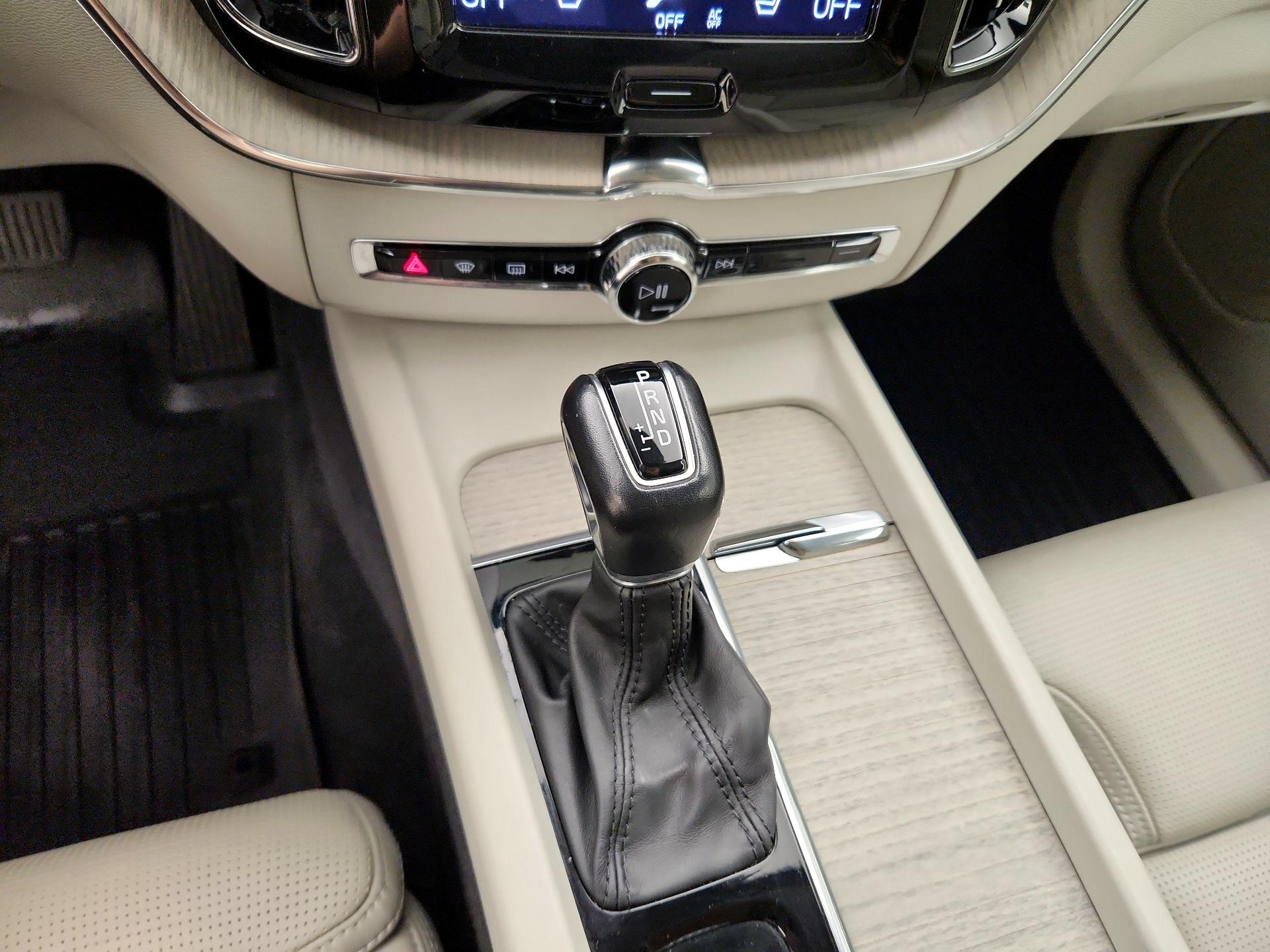 Thumbnail: 2021 Volvo XC60 - 18