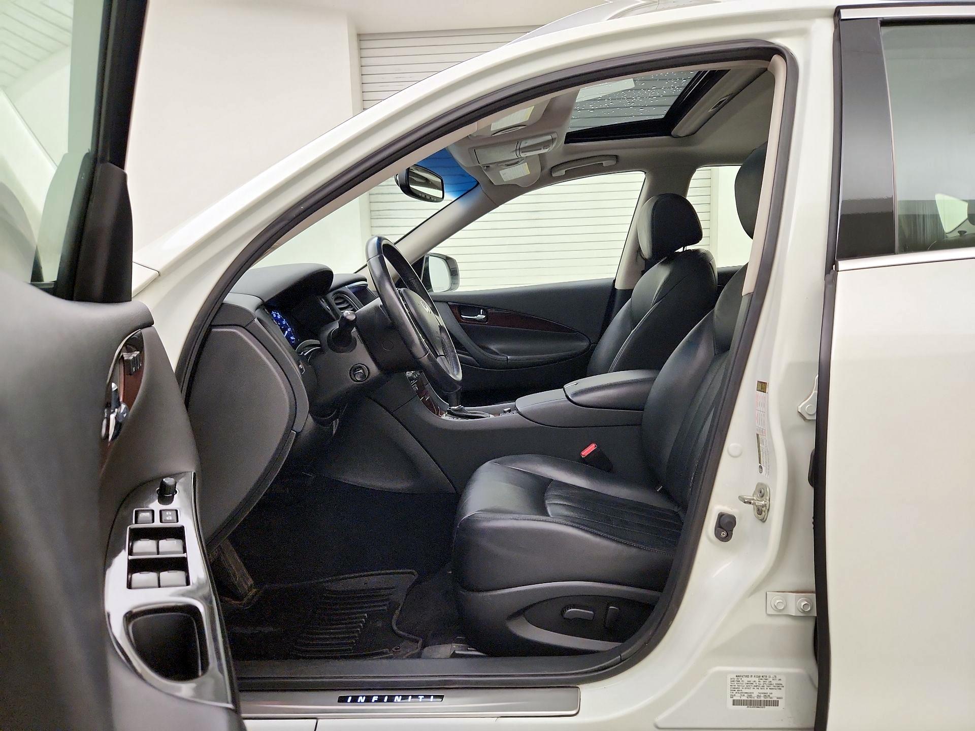 Thumbnail: 2017 INFINITI QX50 - 11