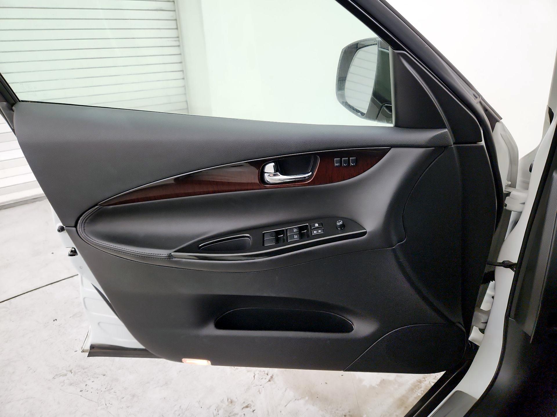 Thumbnail: 2017 INFINITI QX50 - 12