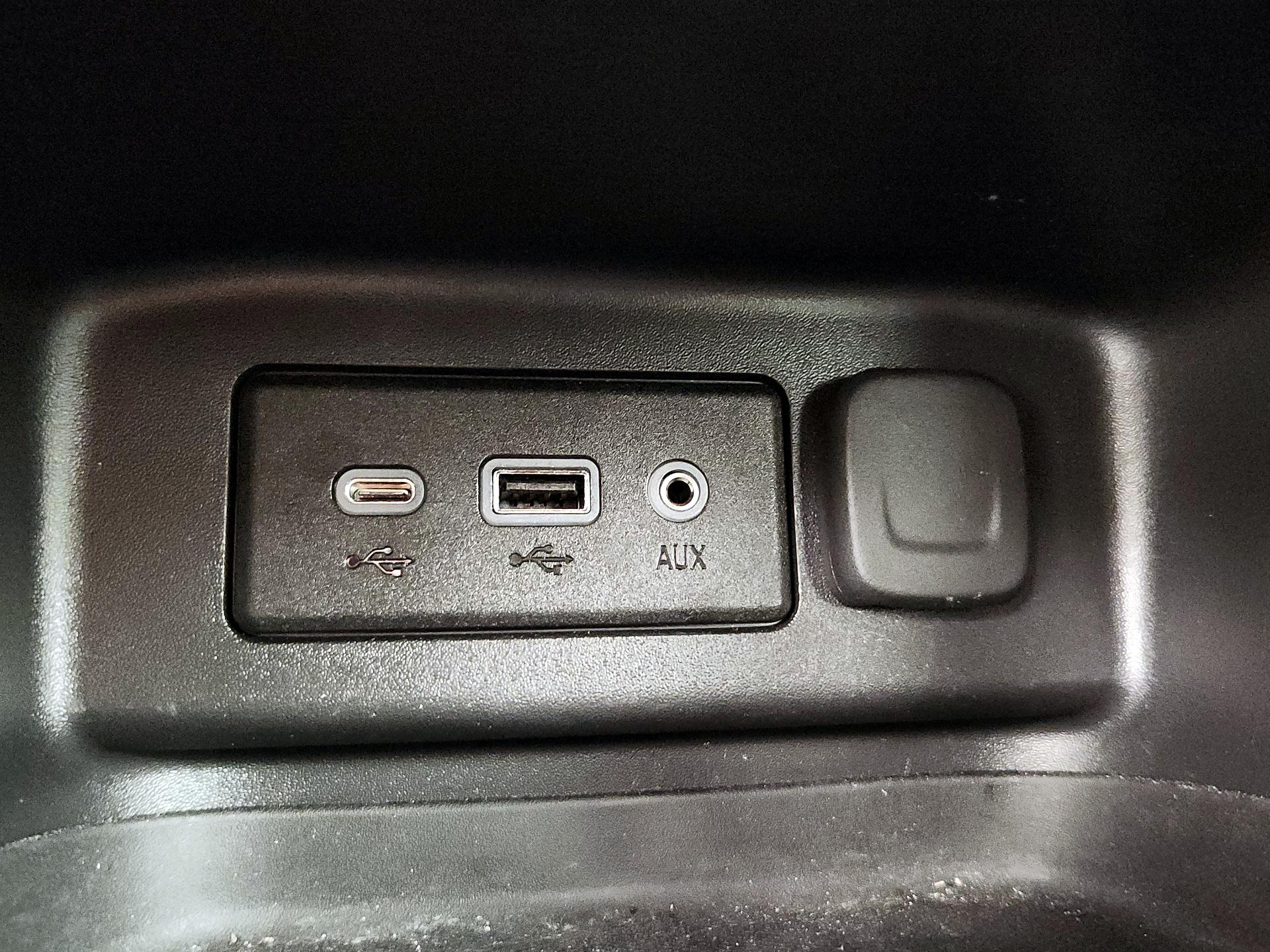 Thumbnail: 2023 Chevrolet Equinox - 18