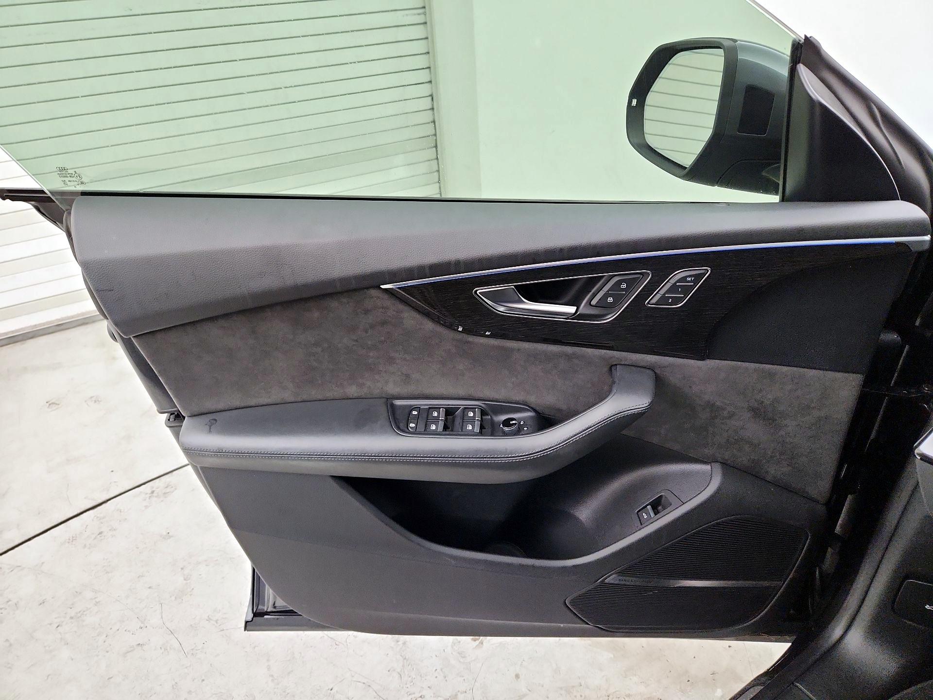 Thumbnail: 2020 Audi Q8 - 12