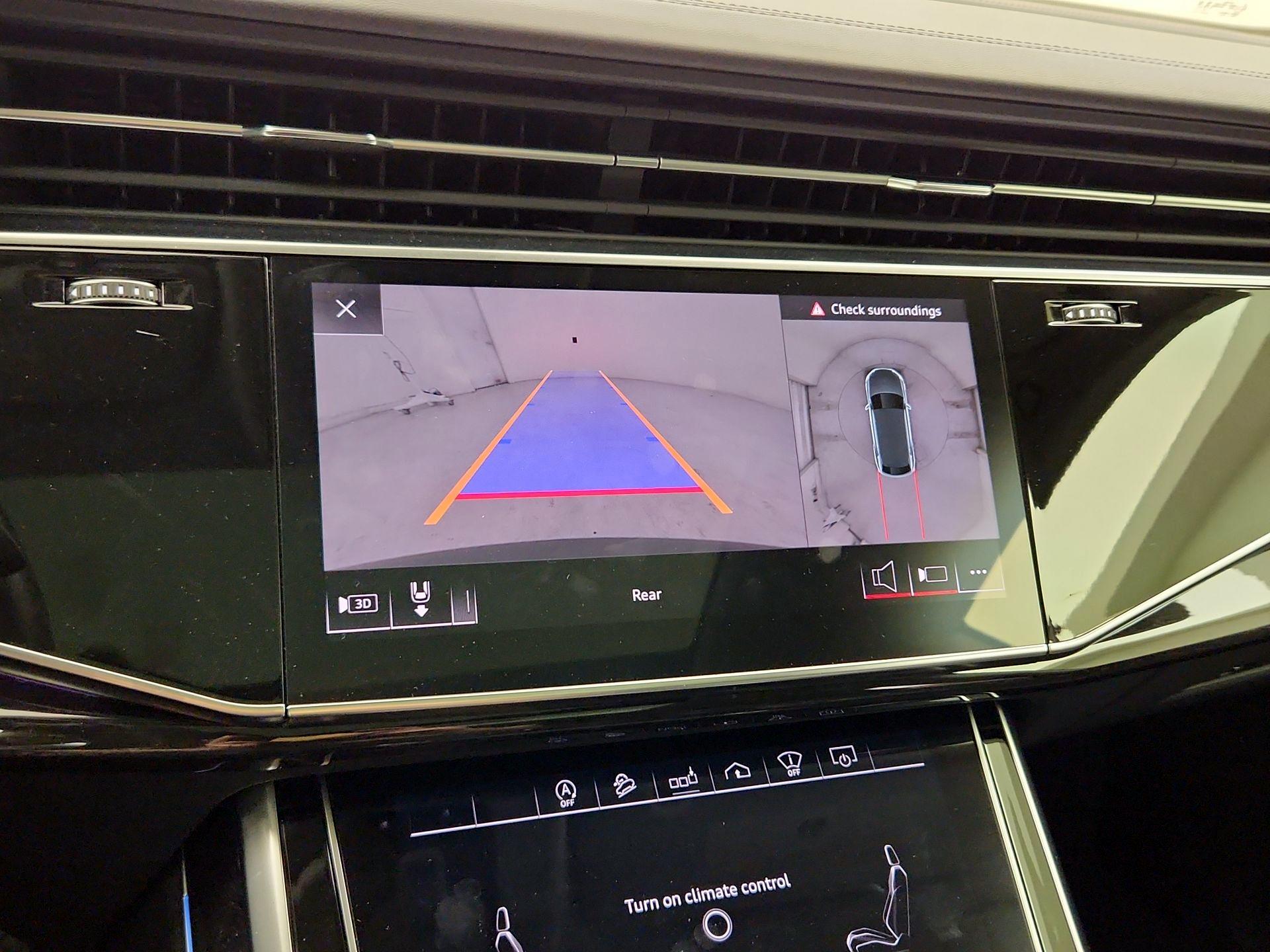 Thumbnail: 2020 Audi Q8 - 15