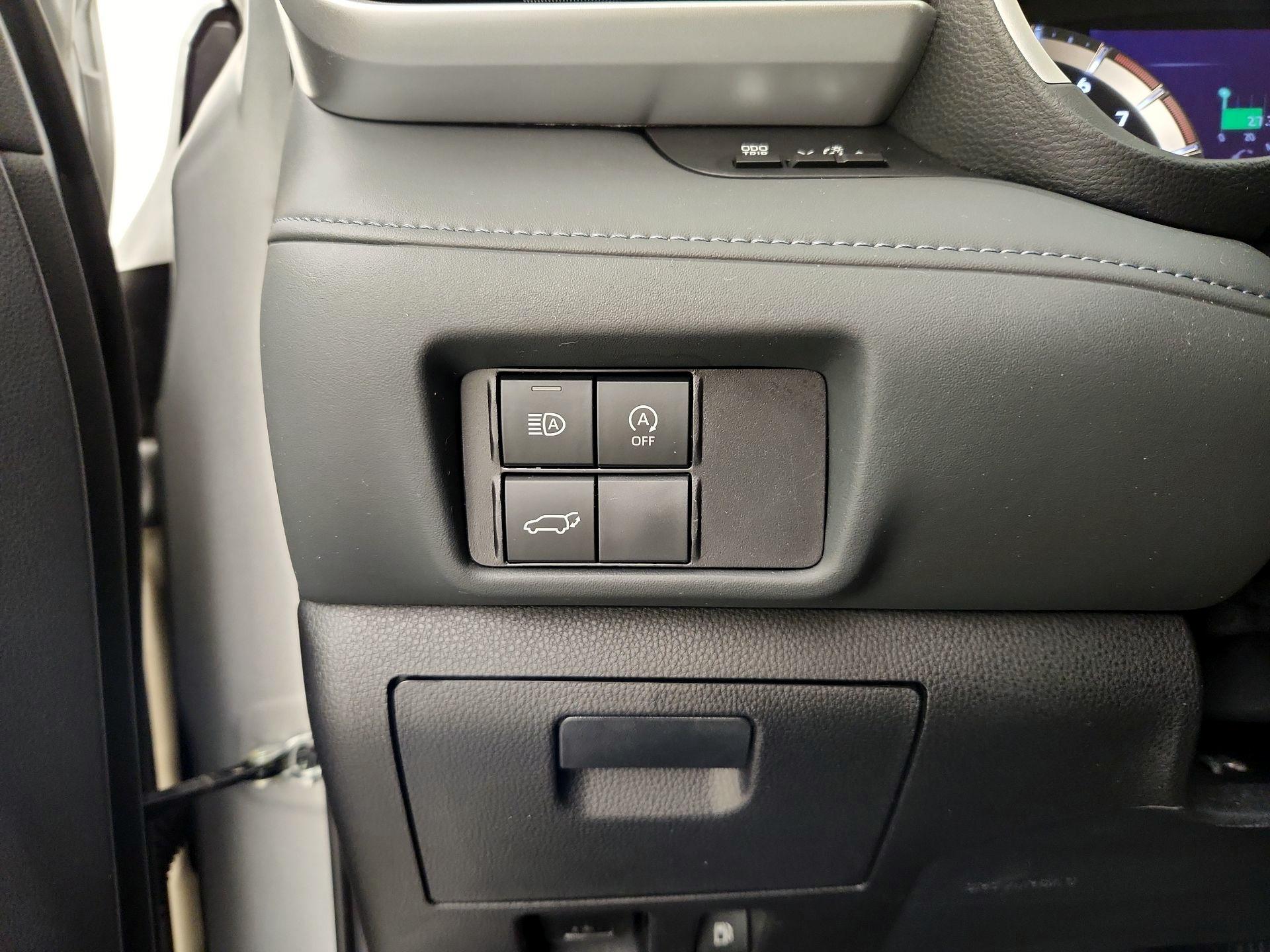 Thumbnail: 2023 Toyota Highlander - 13