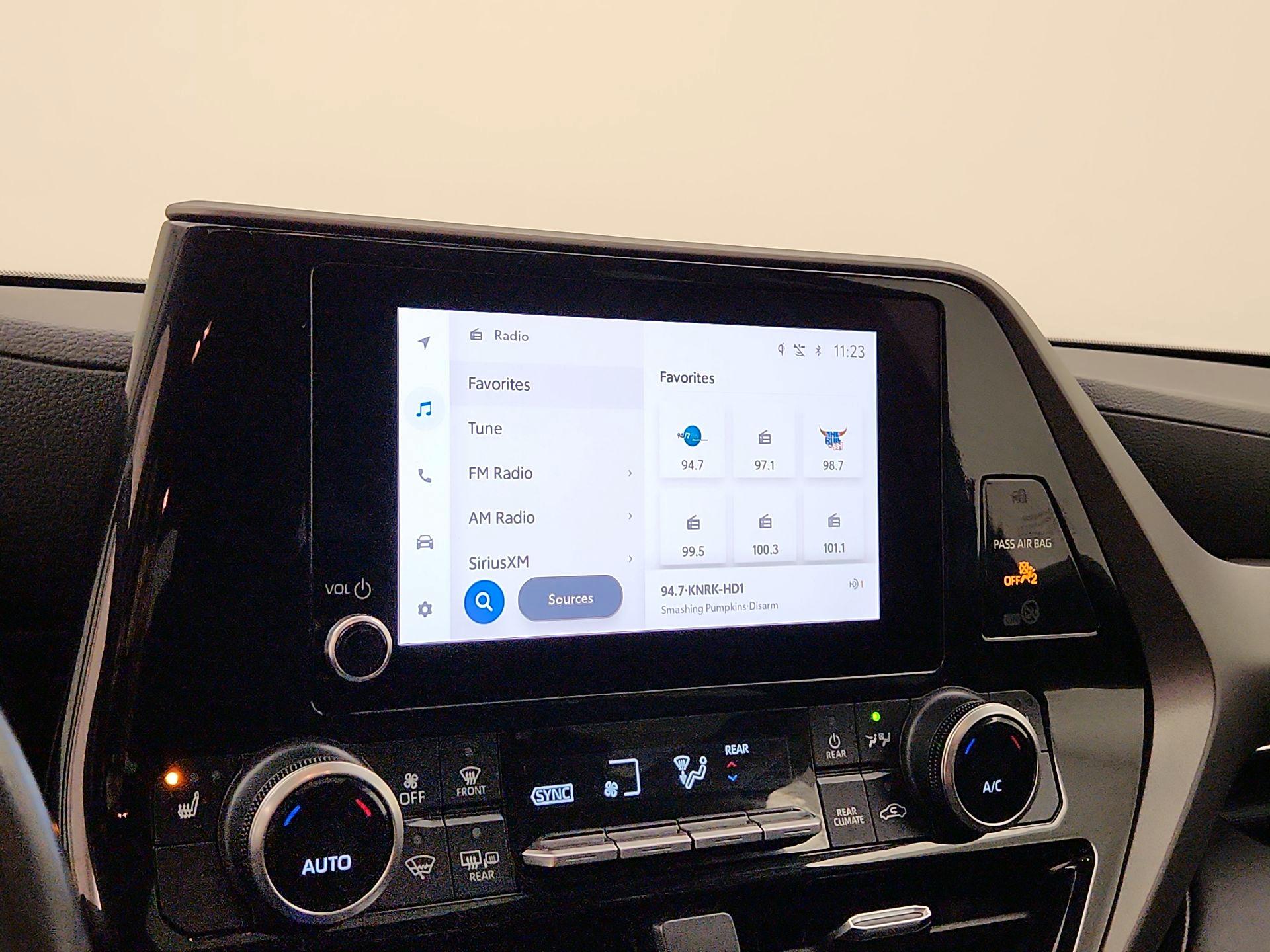 Thumbnail: 2023 Toyota Highlander - 15