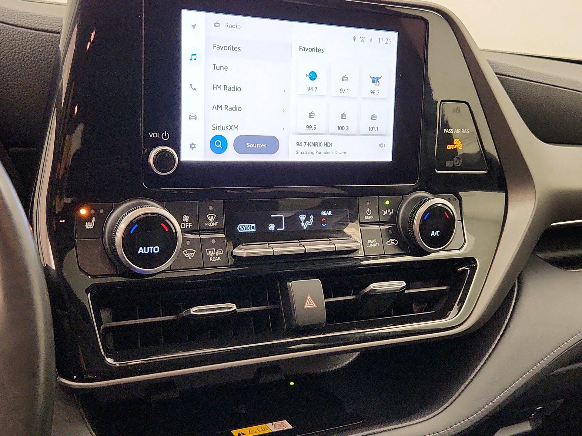 Thumbnail: 2023 Toyota Highlander - 16