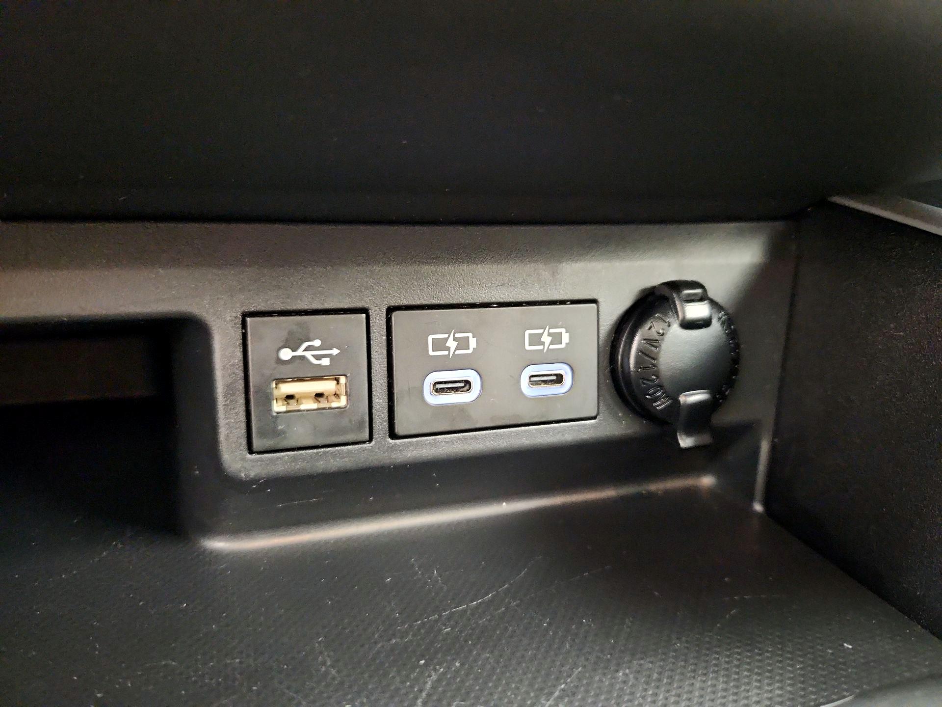 Thumbnail: 2023 Toyota Highlander - 18