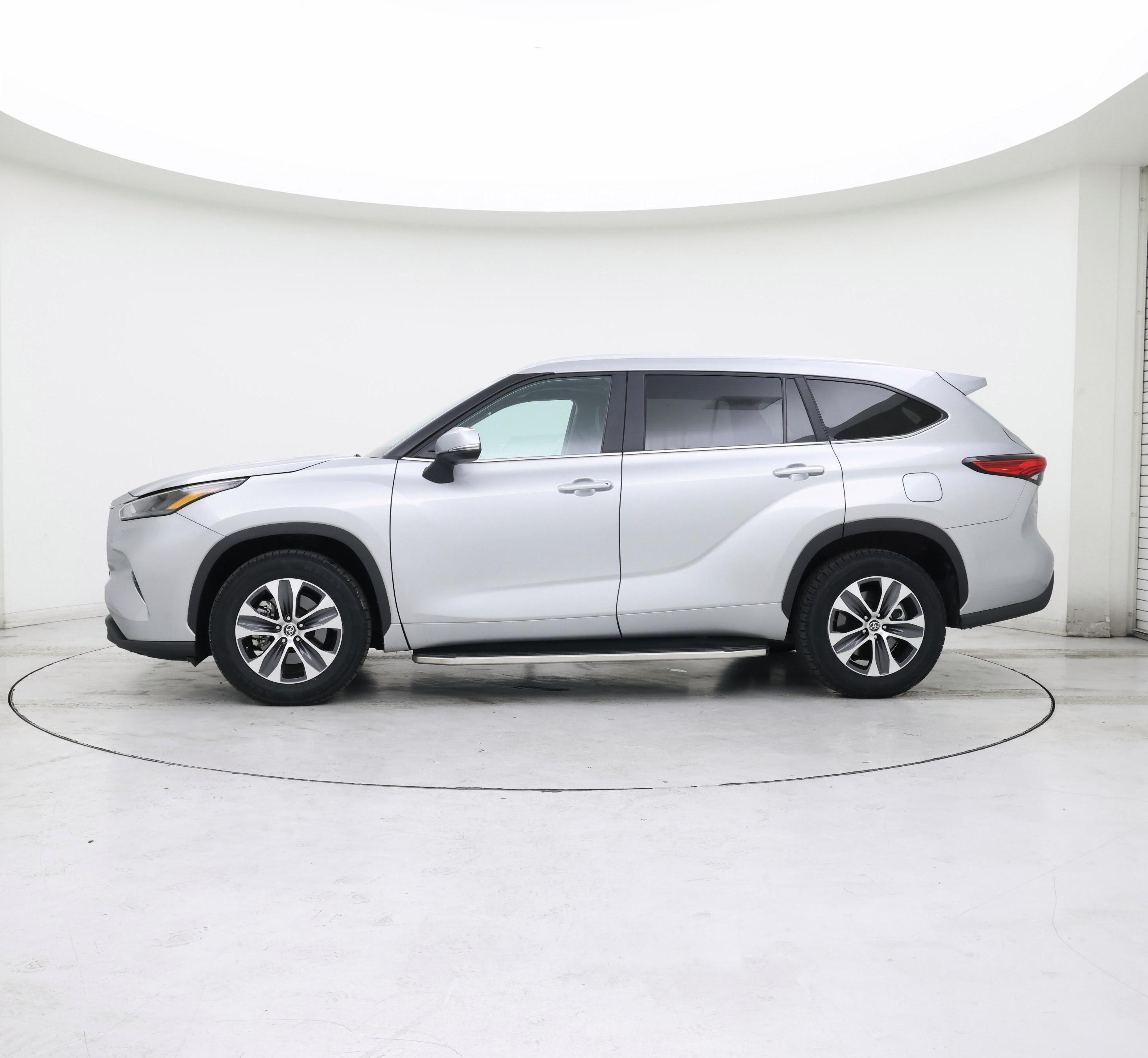 Thumbnail: 2023 Toyota Highlander - 3