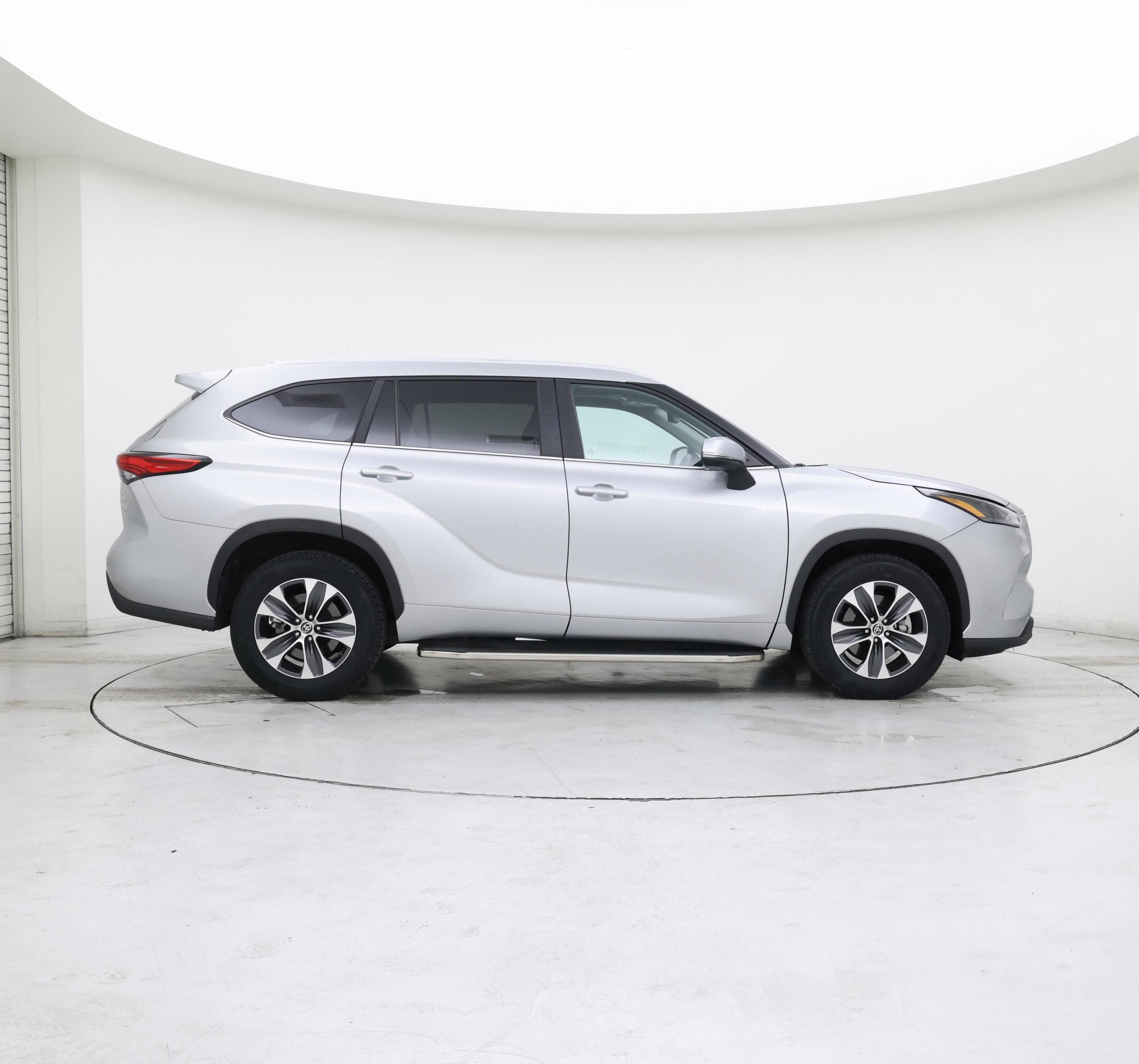 Thumbnail: 2023 Toyota Highlander - 7