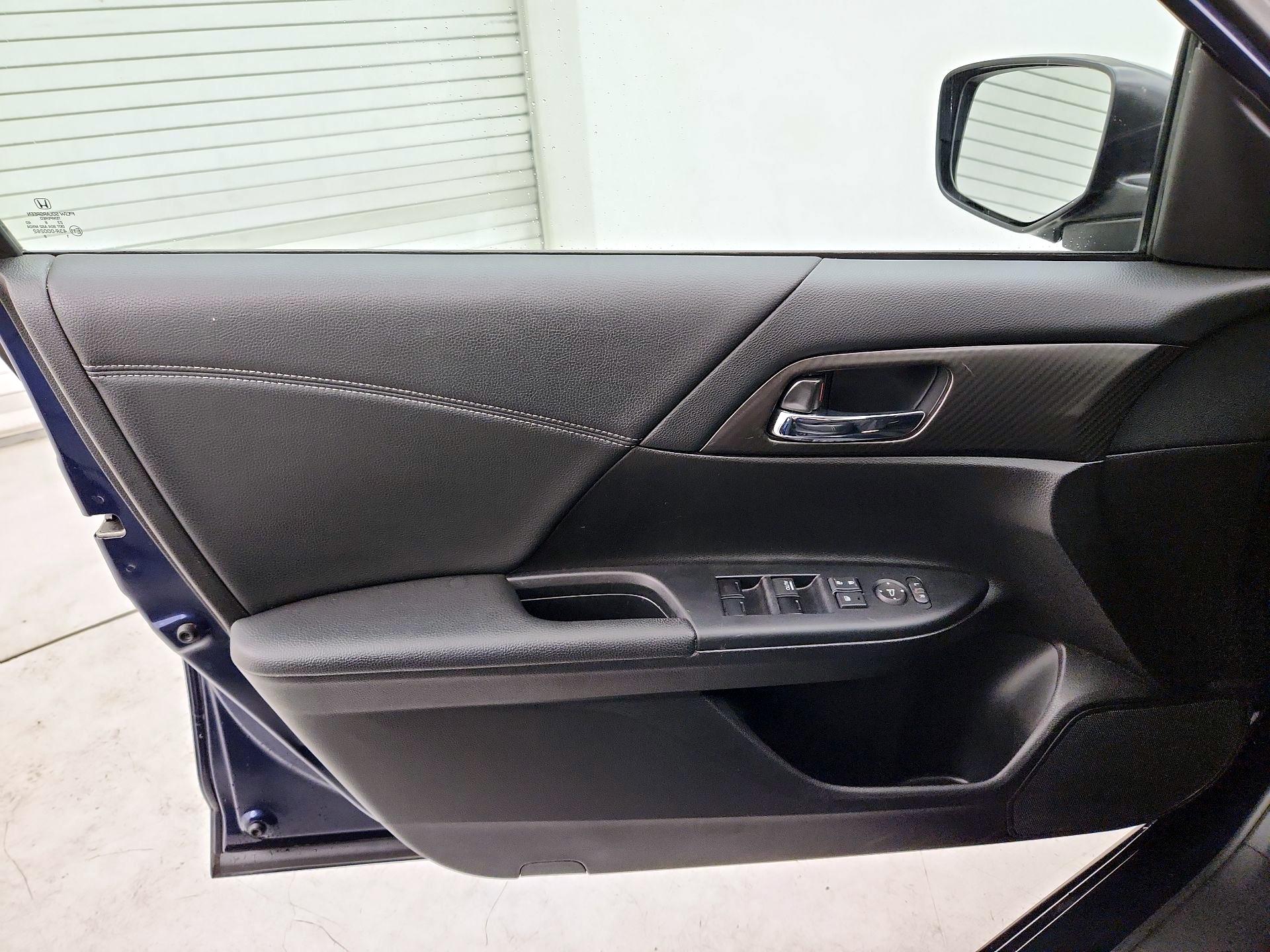 Thumbnail: 2017 Honda Accord - 12