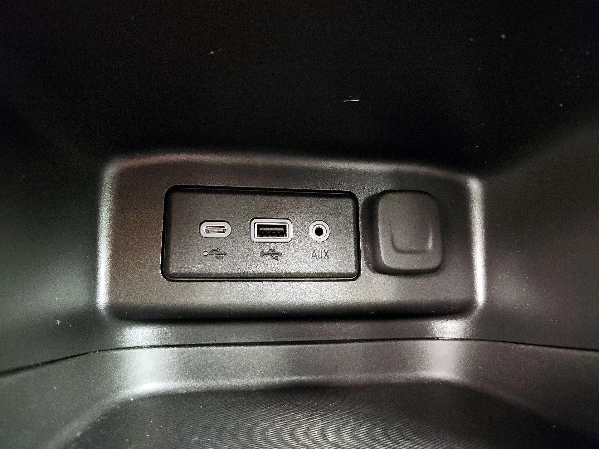 Thumbnail: 2023 Chevrolet Equinox - 18