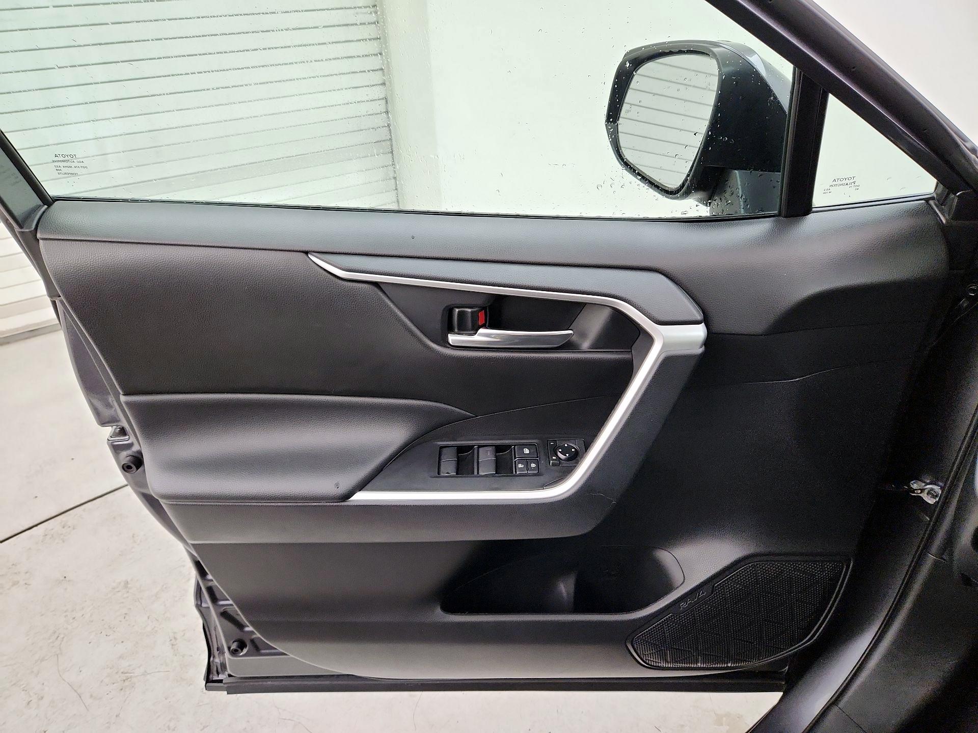 Thumbnail: 2021 Toyota RAV4 - 12