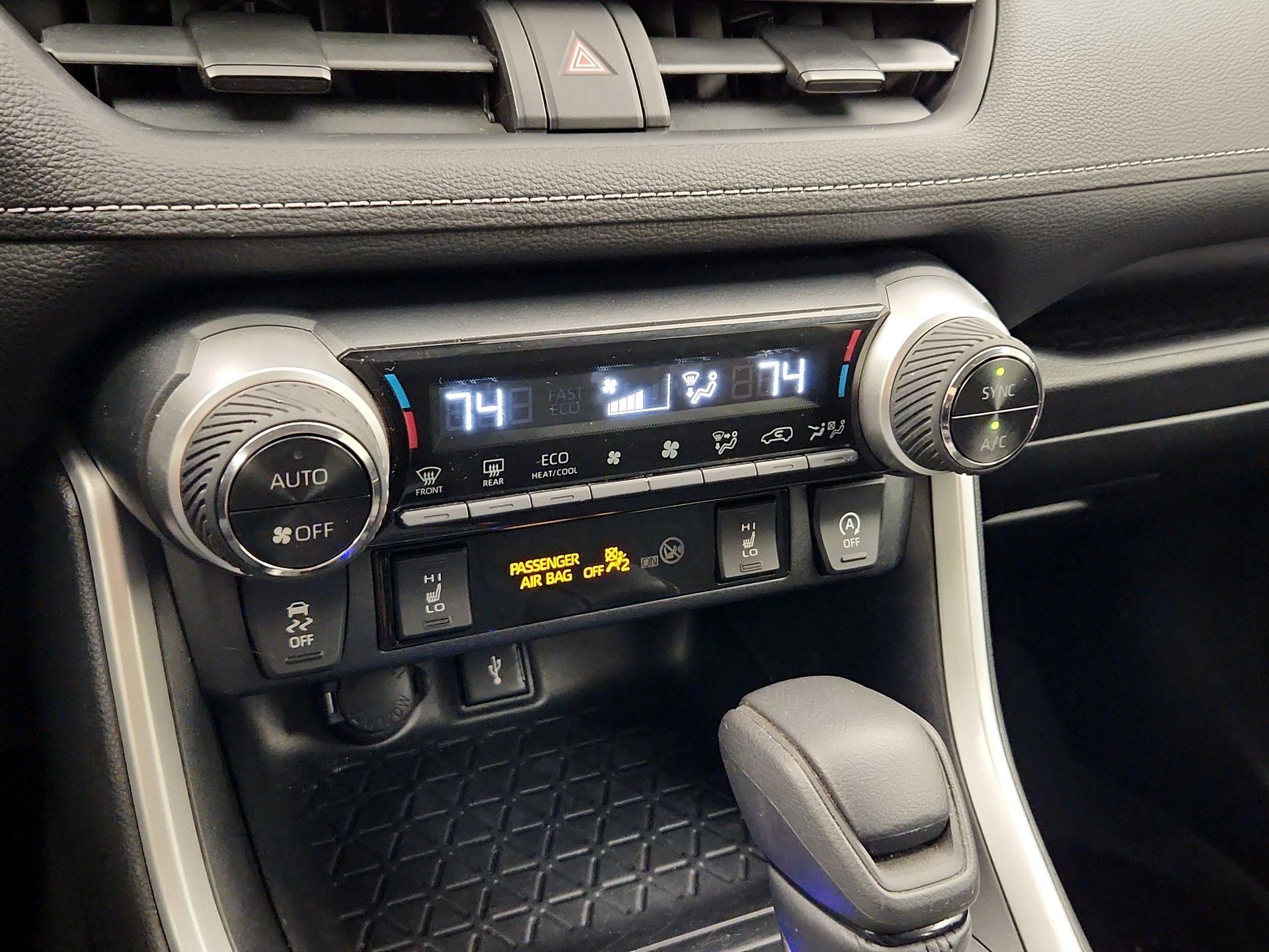 Thumbnail: 2021 Toyota RAV4 - 16