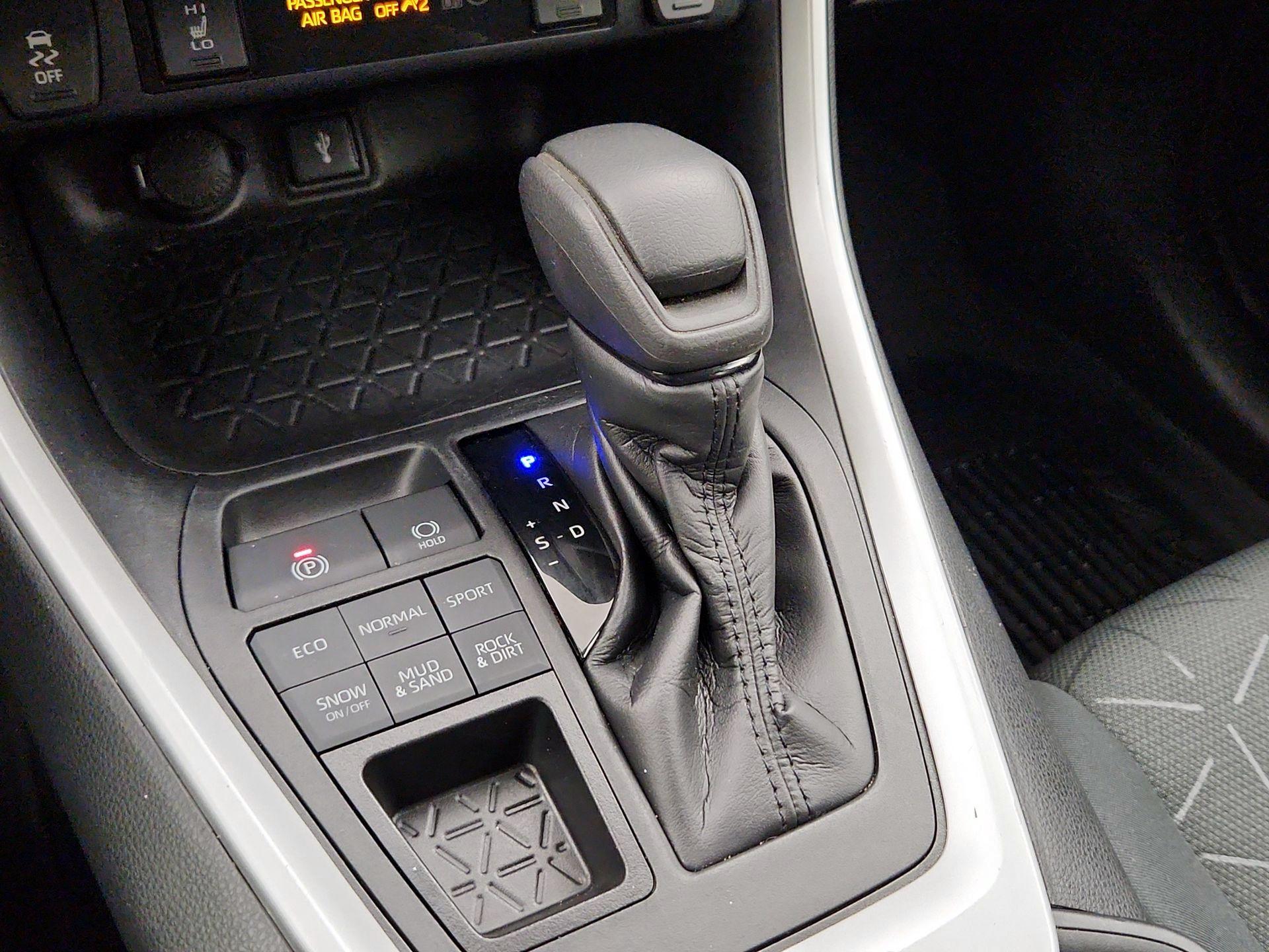 Thumbnail: 2021 Toyota RAV4 - 17