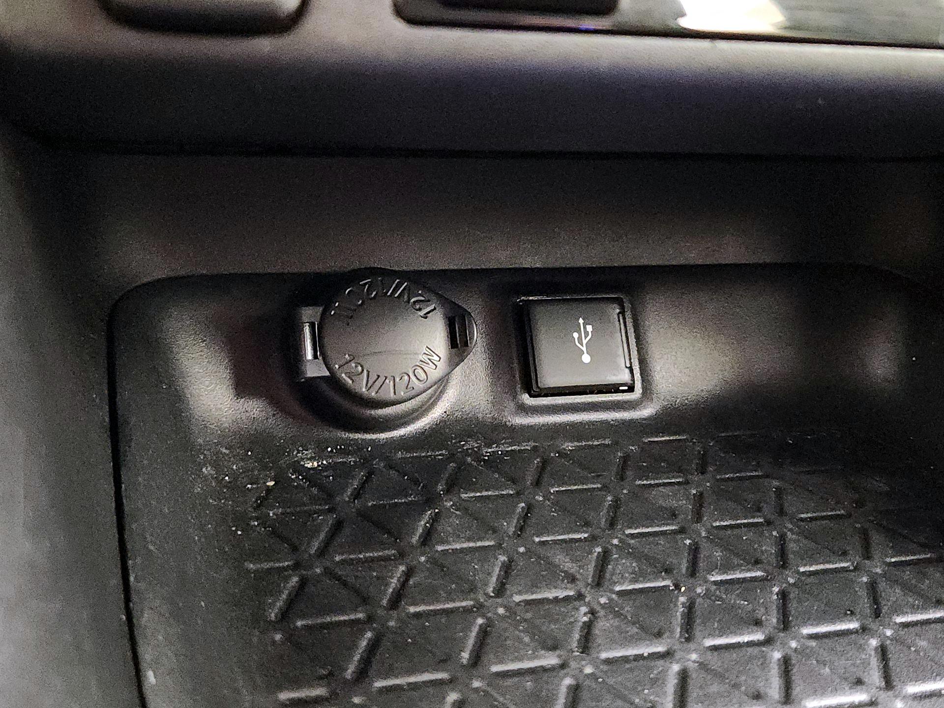 Thumbnail: 2021 Toyota RAV4 - 18