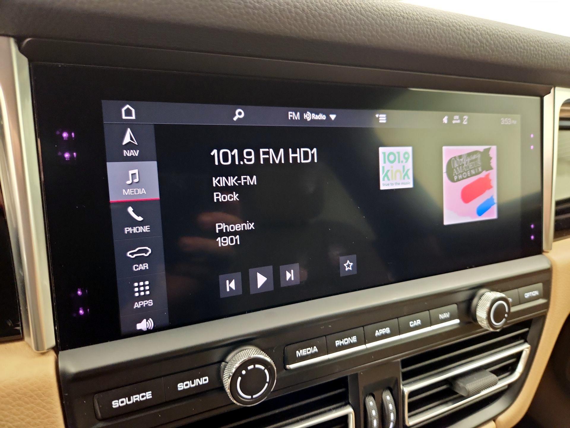 Thumbnail: 2019 Porsche Macan - 16