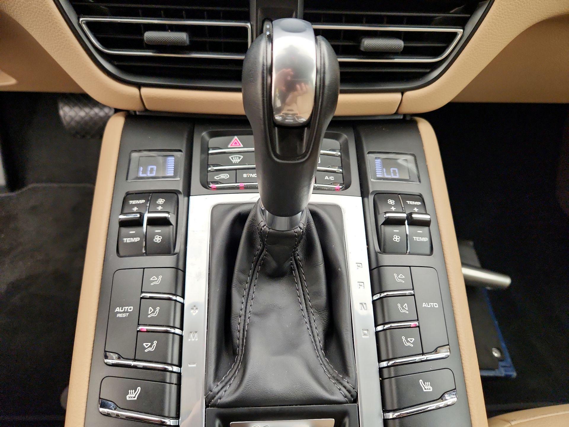 Thumbnail: 2019 Porsche Macan - 18