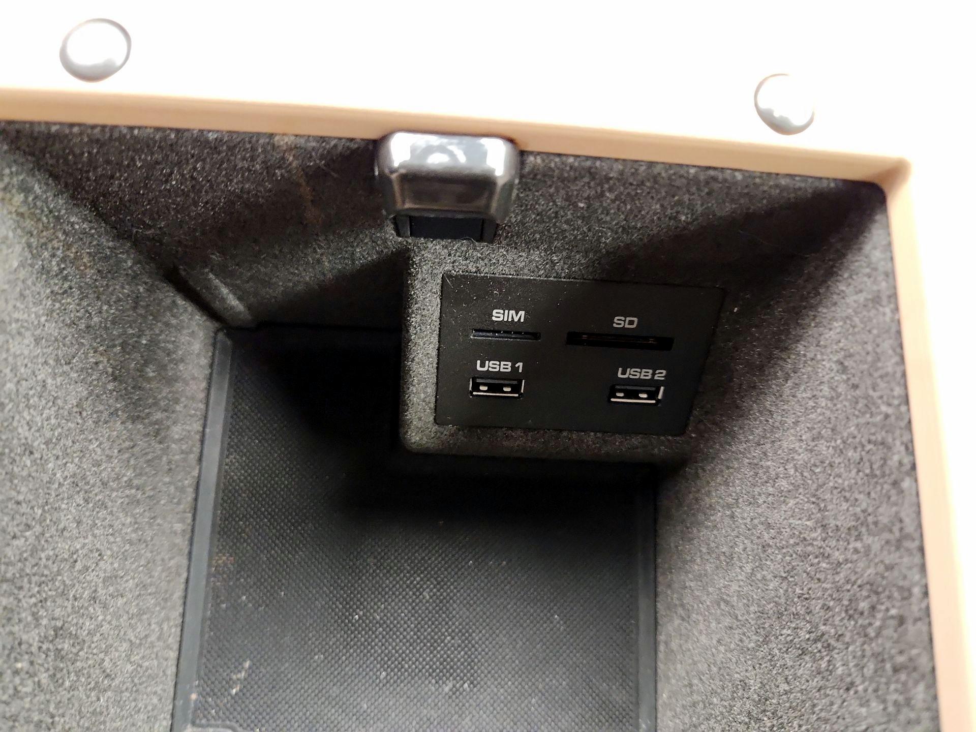 Thumbnail: 2019 Porsche Macan - 19